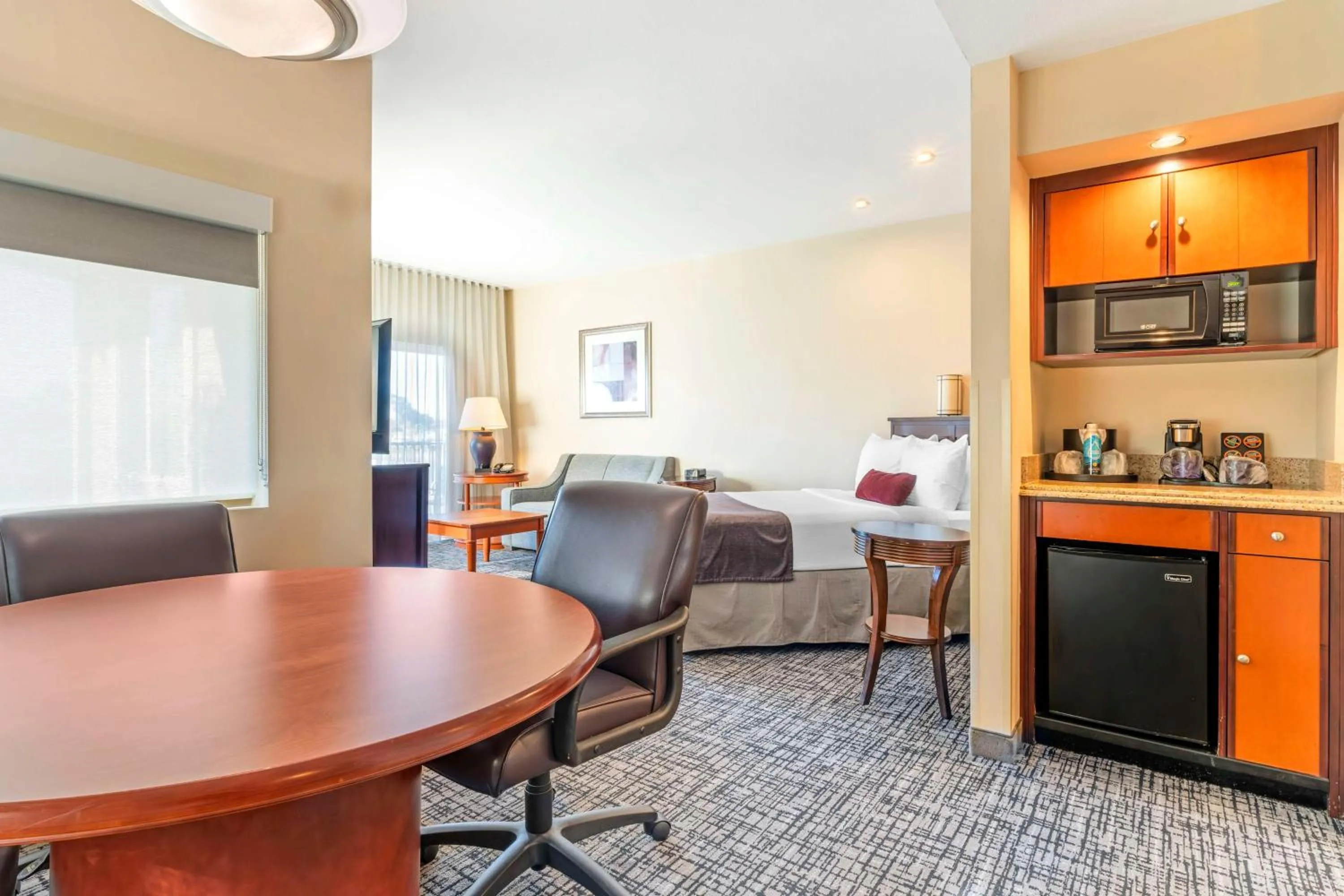 Bedroom in Best Western Plus Bayside Hotel