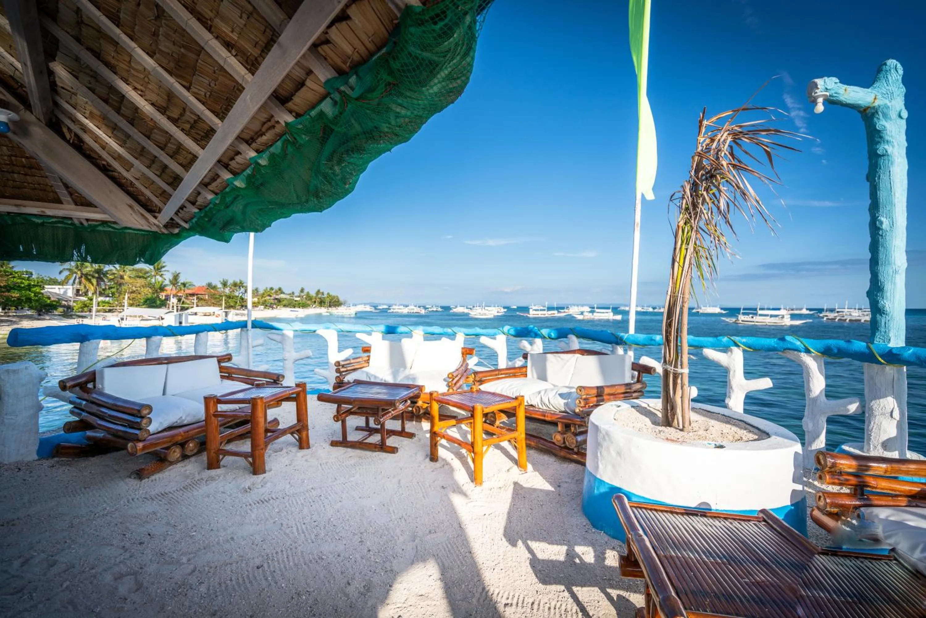 Lounge or bar in Blue Corals Beach Resort