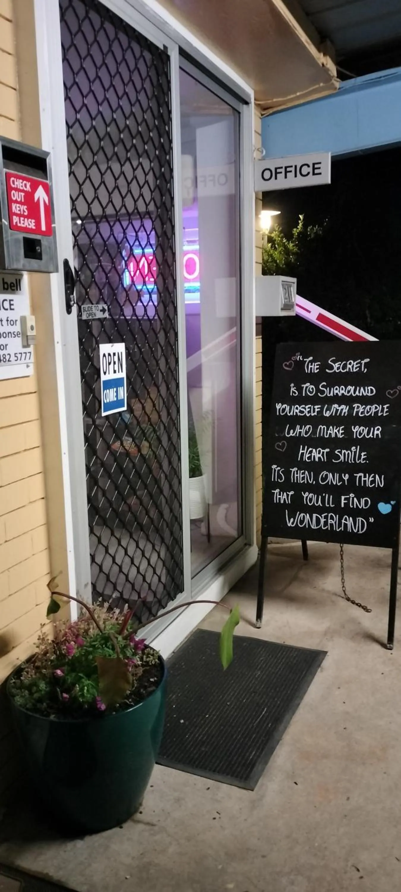 Facade/entrance in Nationwide Motel