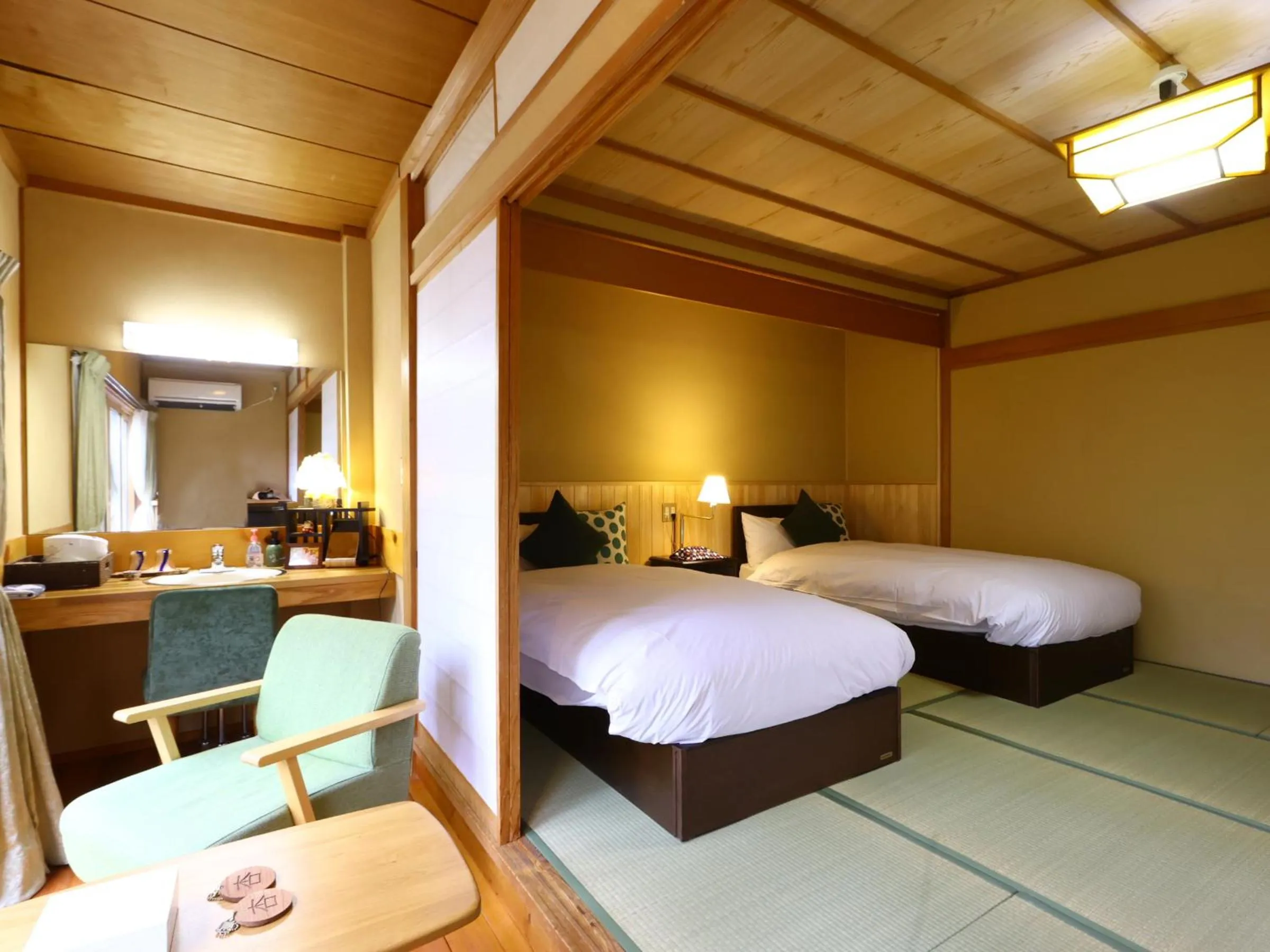Photo of the whole room, Bed in Kamei no Yu