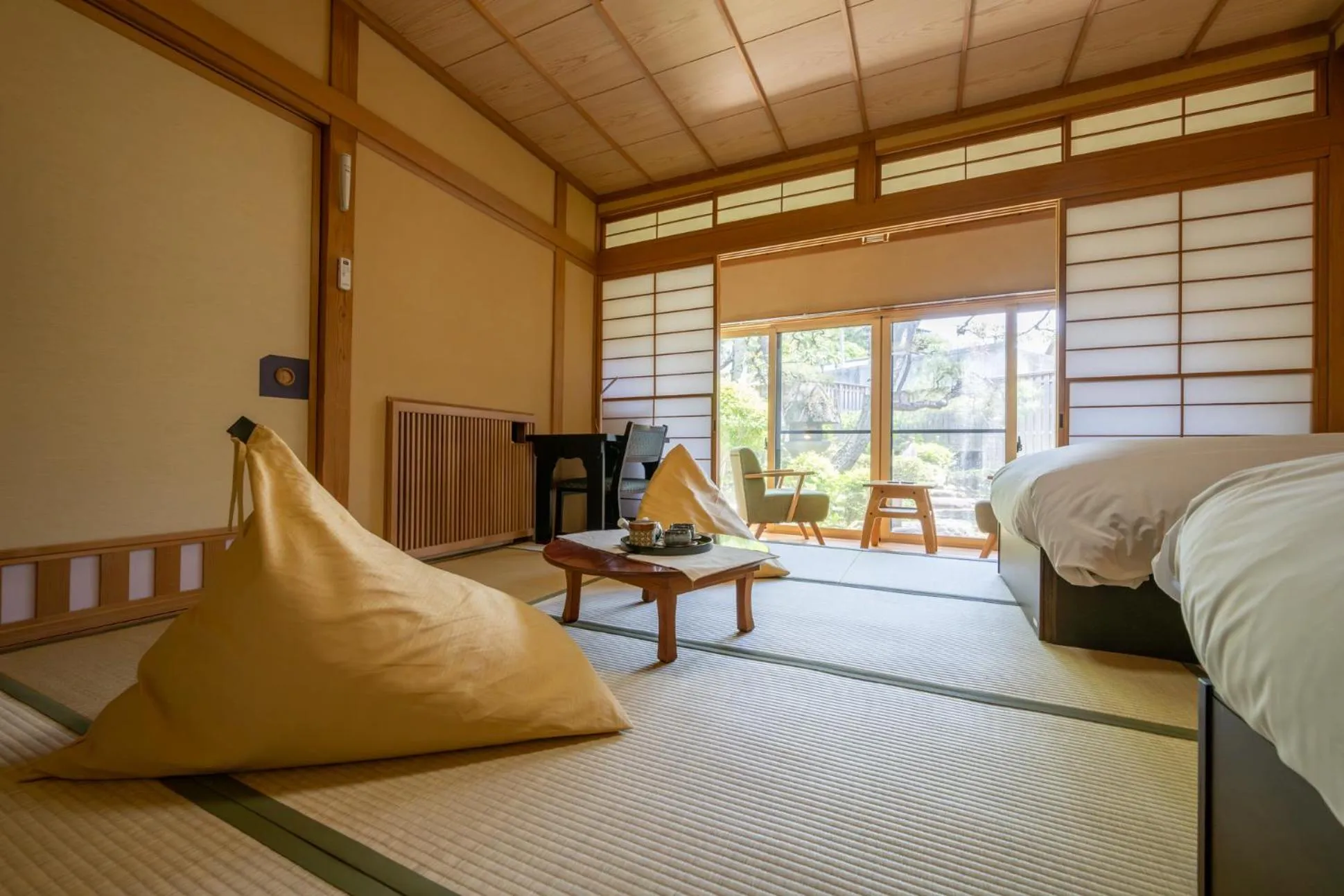 Photo of the whole room, Bed in Kamei no Yu
