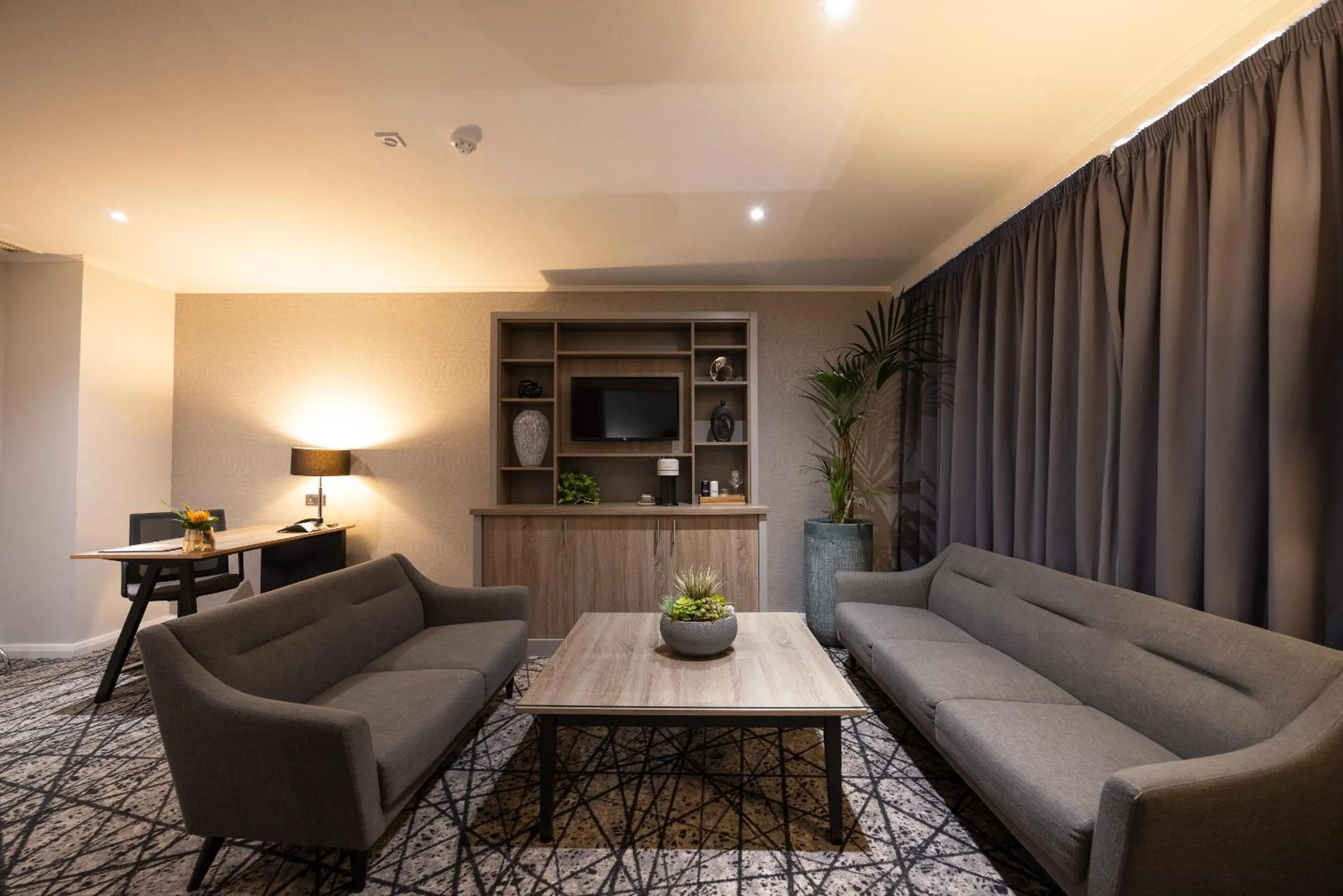 Living room in Crowne Plaza Liverpool City Centre by IHG