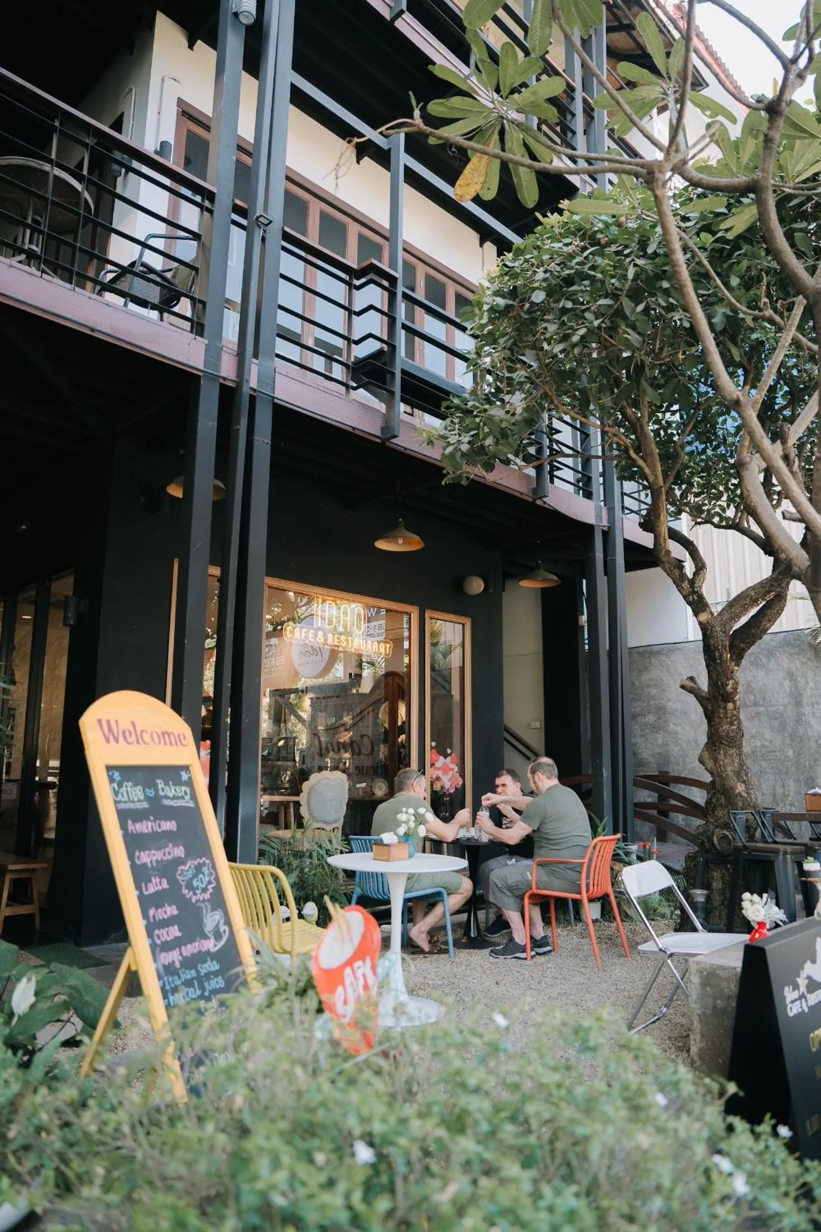 Restaurant/places to eat in Le Canal Boutique House