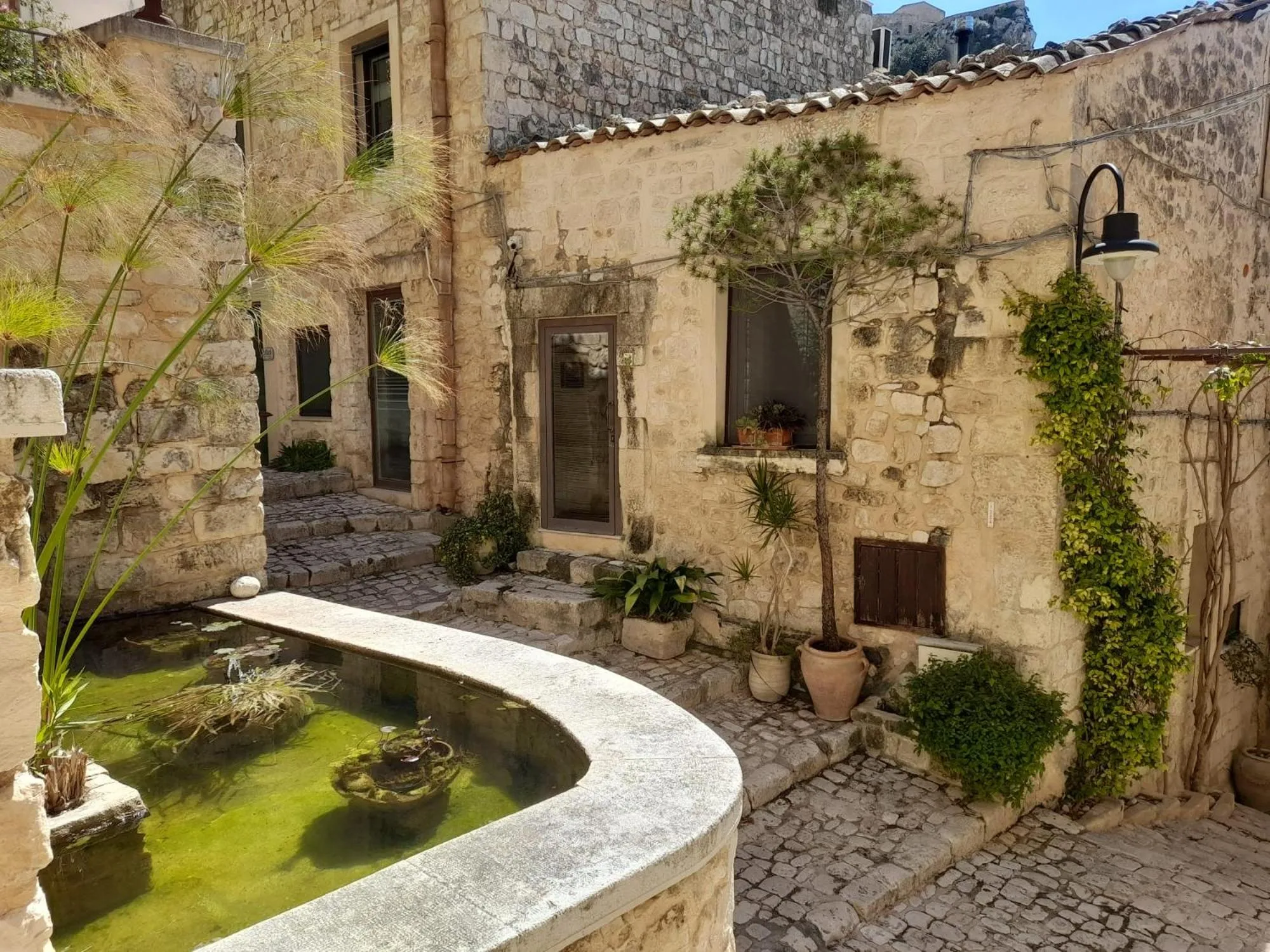 Property building in Borgo Hedone