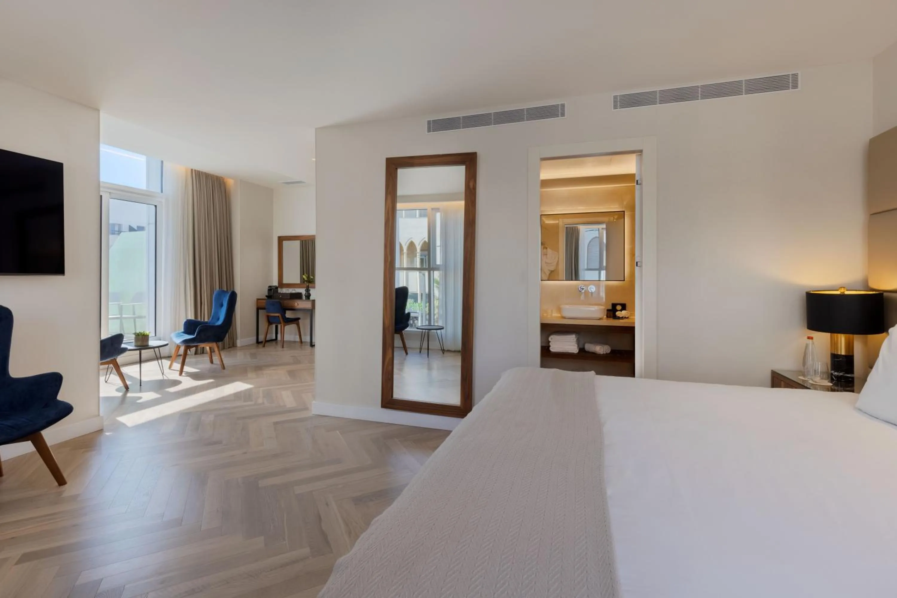 Living room, Bed in Herbert Samuel Opera Tel Aviv