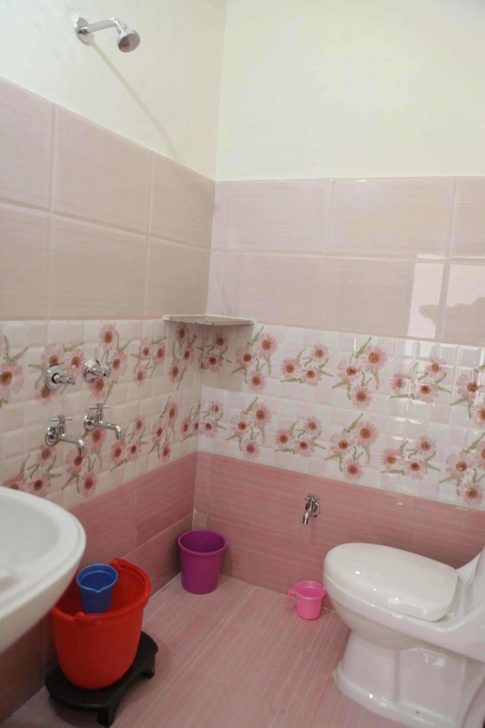 Bathroom in Keshav Palace -A Family Homestay