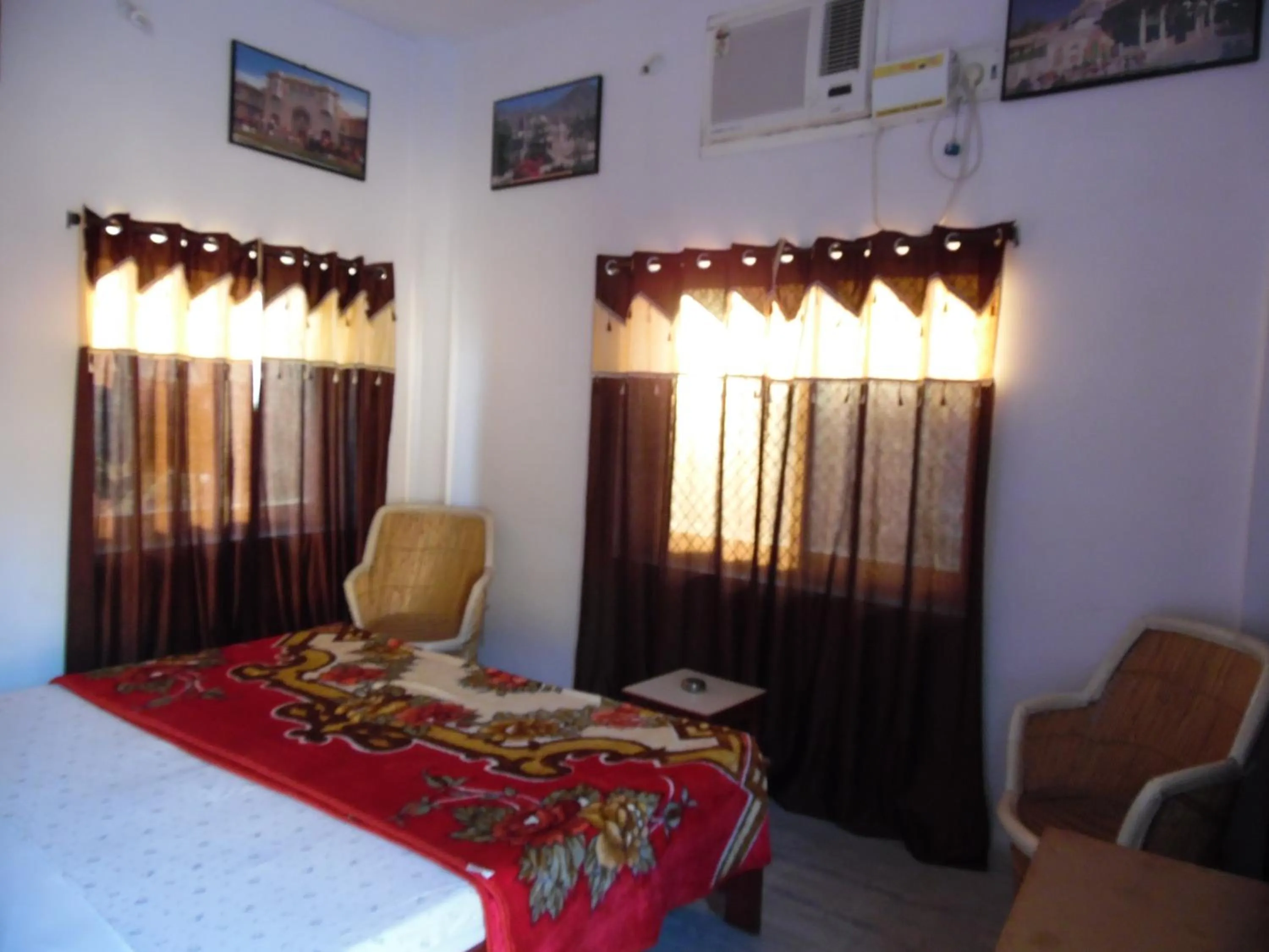 Living room, Bed in Keshav Palace -A Family Homestay