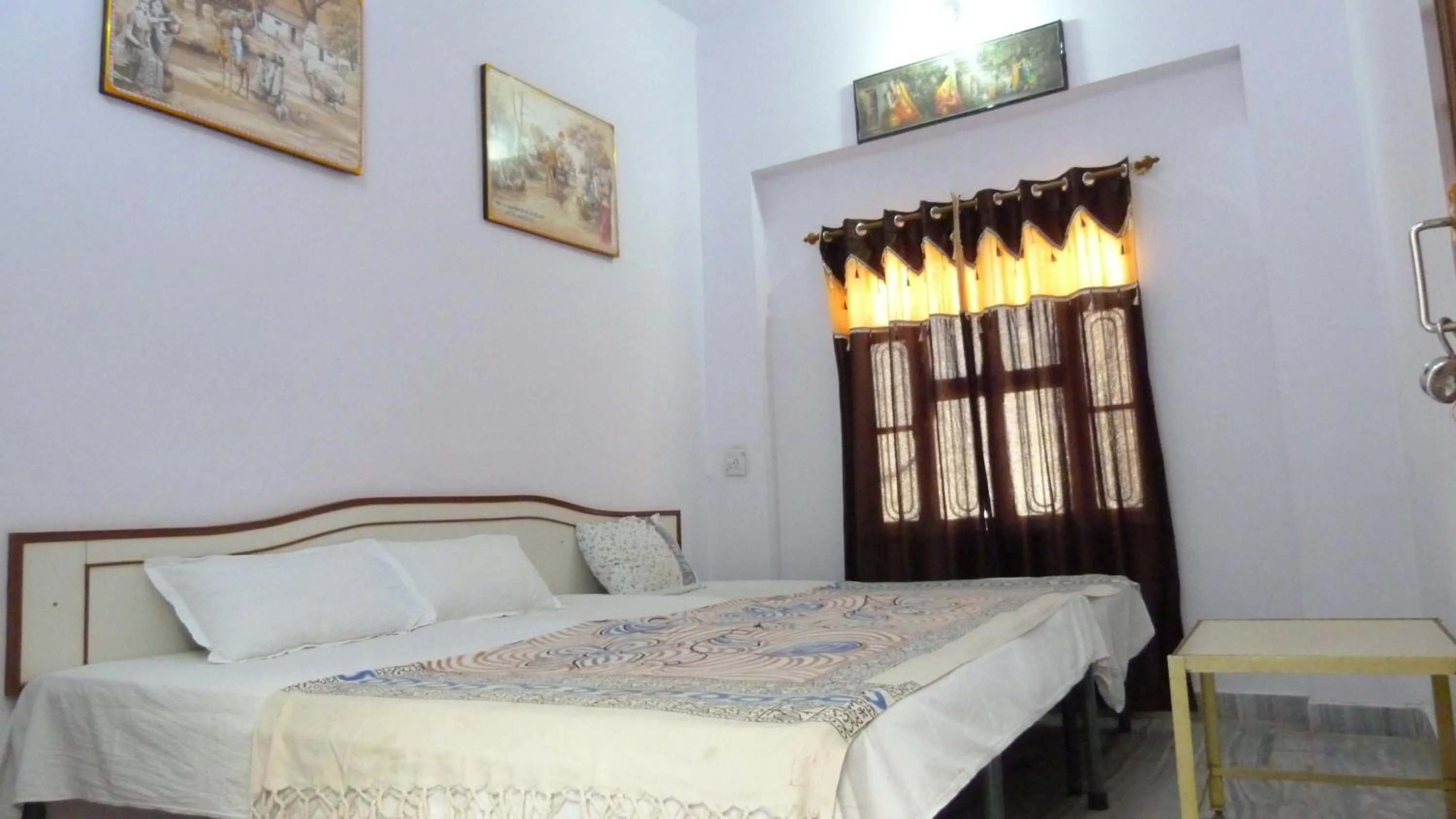 Bed in Keshav Palace -A Family Homestay