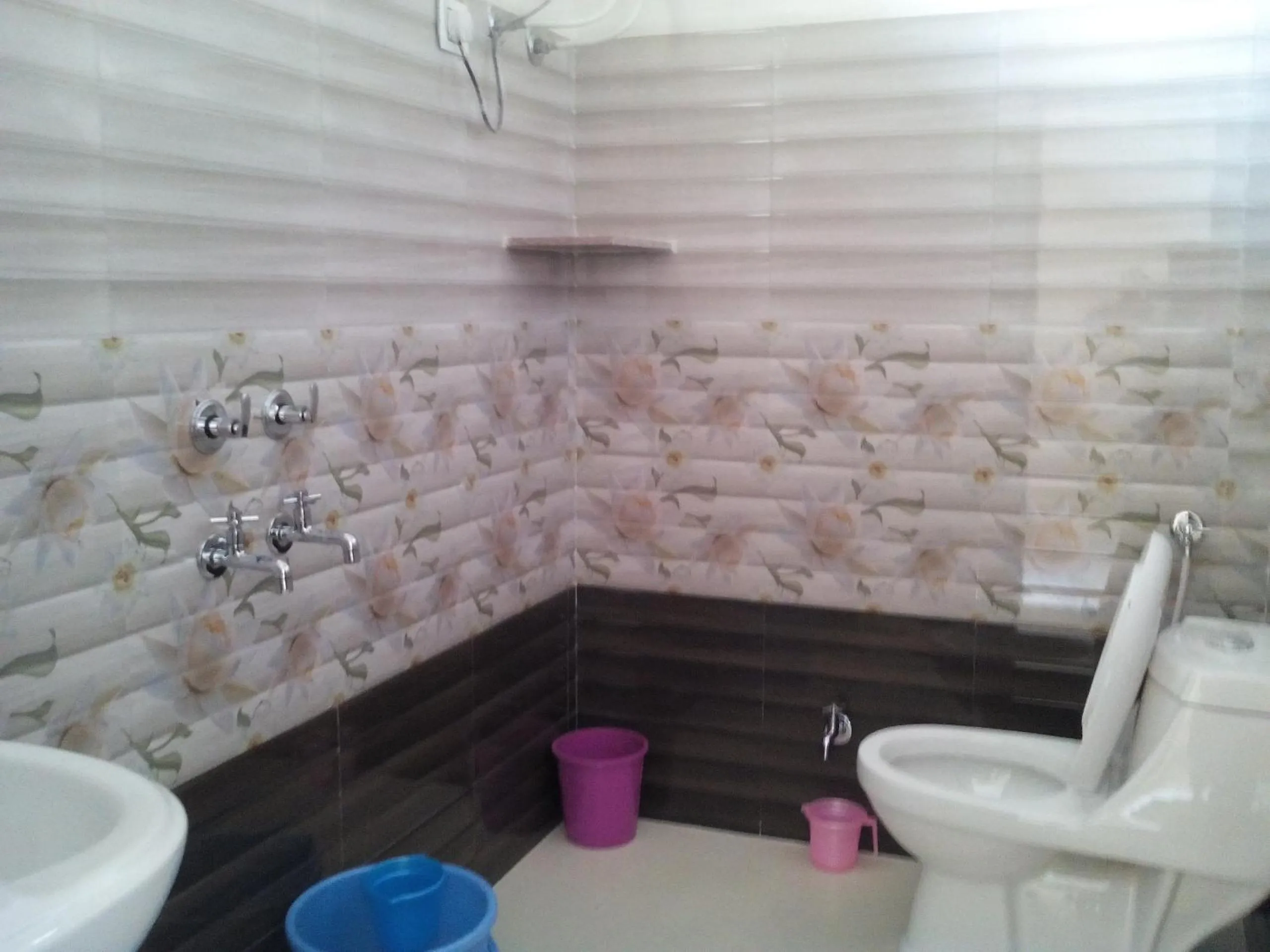 Bathroom in Keshav Palace -A Family Homestay