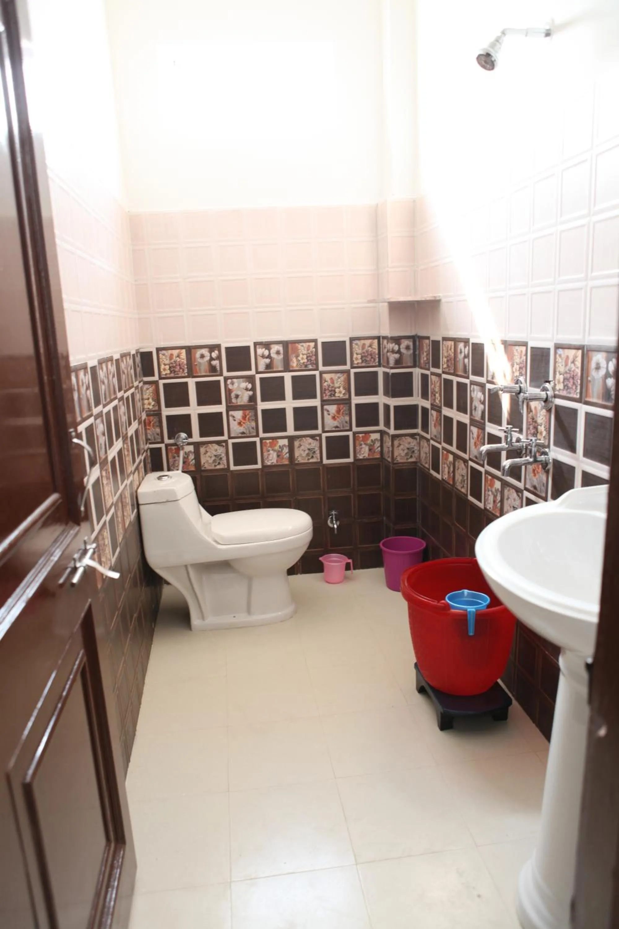 Bathroom in Keshav Palace -A Family Homestay