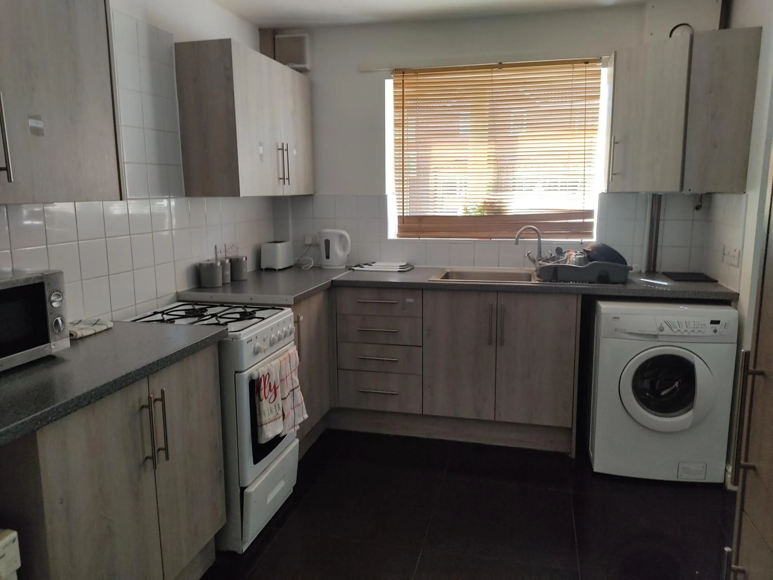 Kitchen or kitchenette in Bed 4 night
