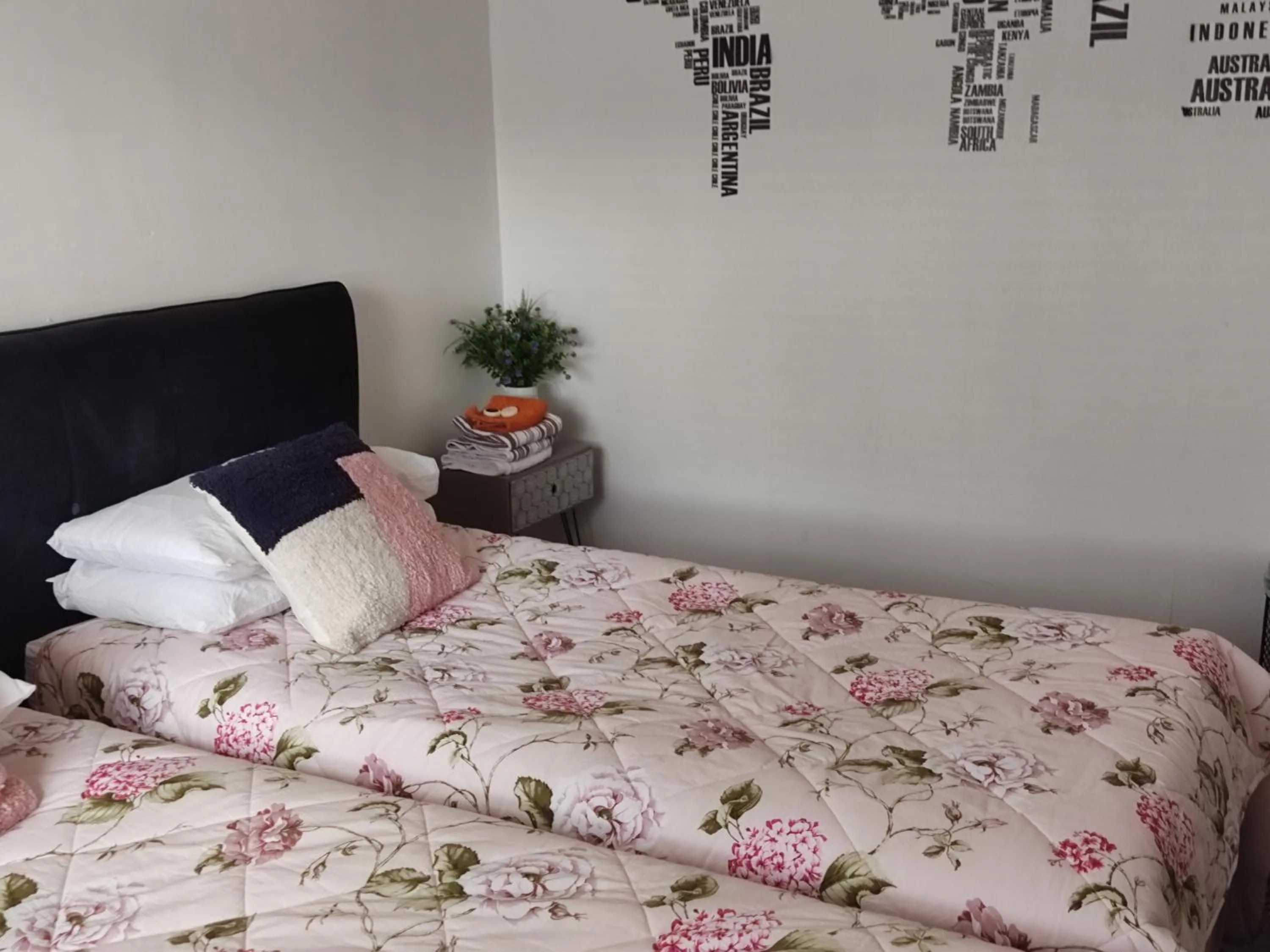 Photo of the whole room, Bed in Bed 4 night