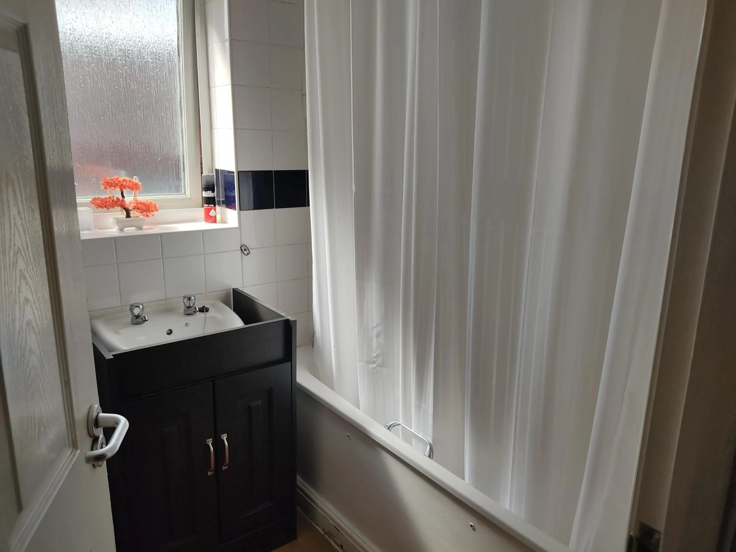 Bathroom in Bed 4 night