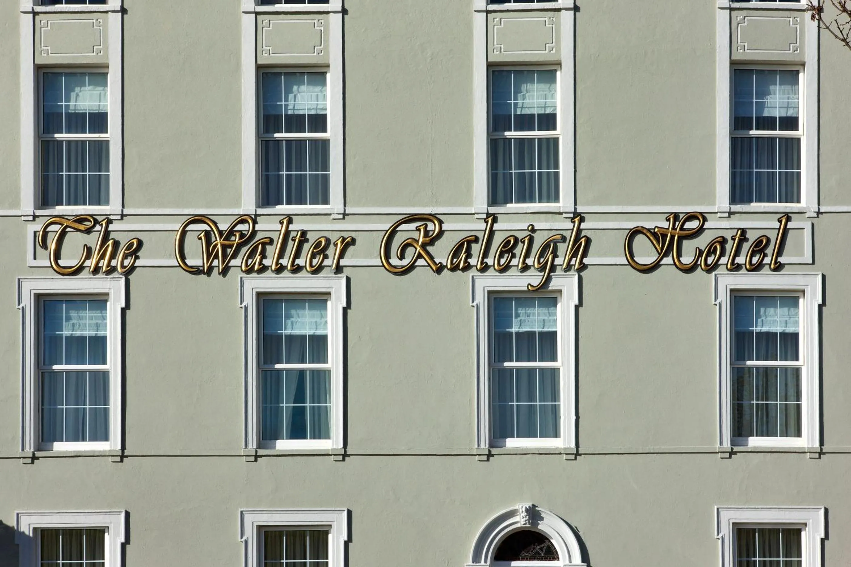 Facade/entrance in Walter Raleigh Hotel
