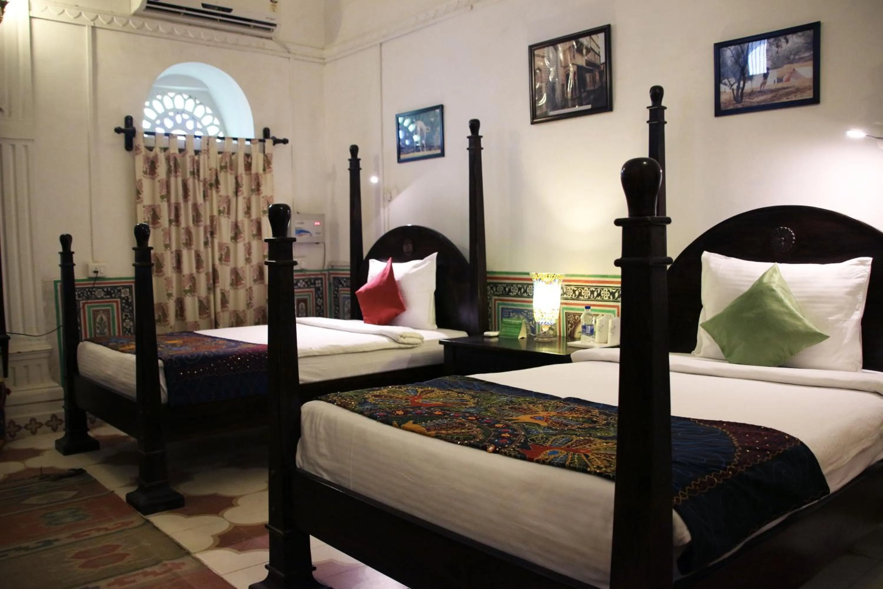 Bed in Malji Ka Kamra