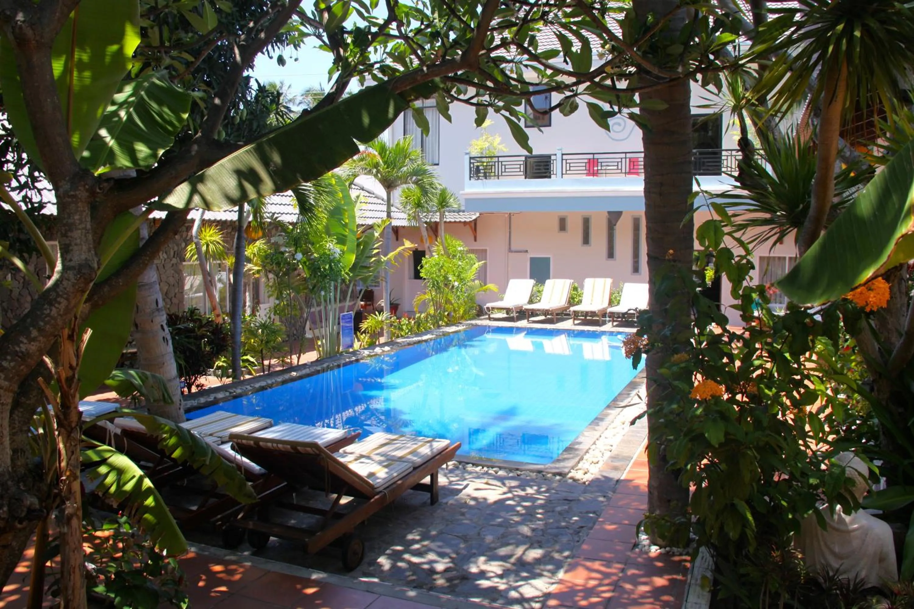 Swimming pool in Xin Chao Hotel