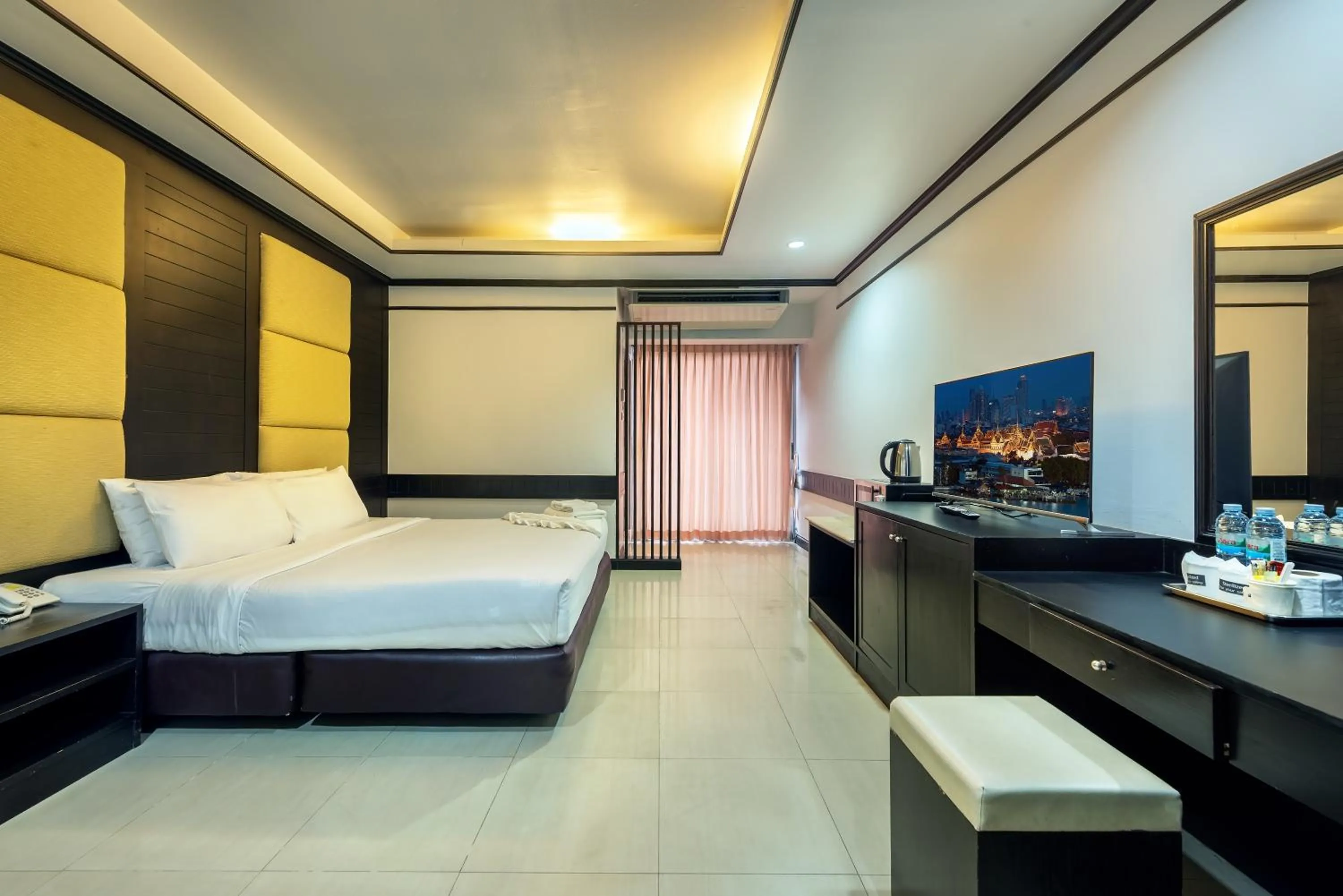 Bed in The Legacy Convention Hotel