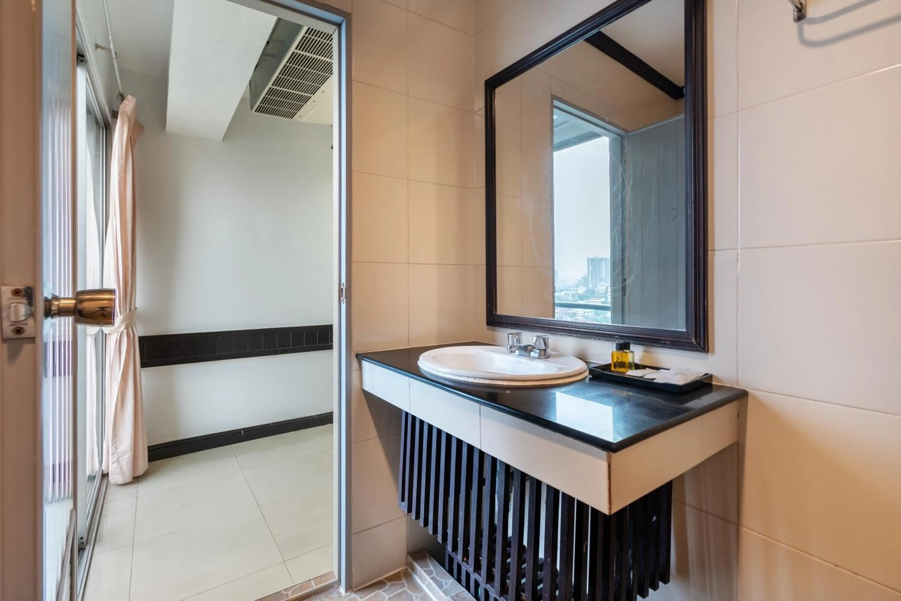 Bathroom in The Legacy Convention Hotel