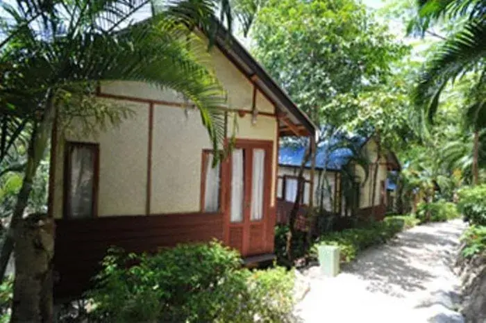 Property building in Smile Bungalow Bottle Beach Property building in Smile Bungalow Bottle Beach