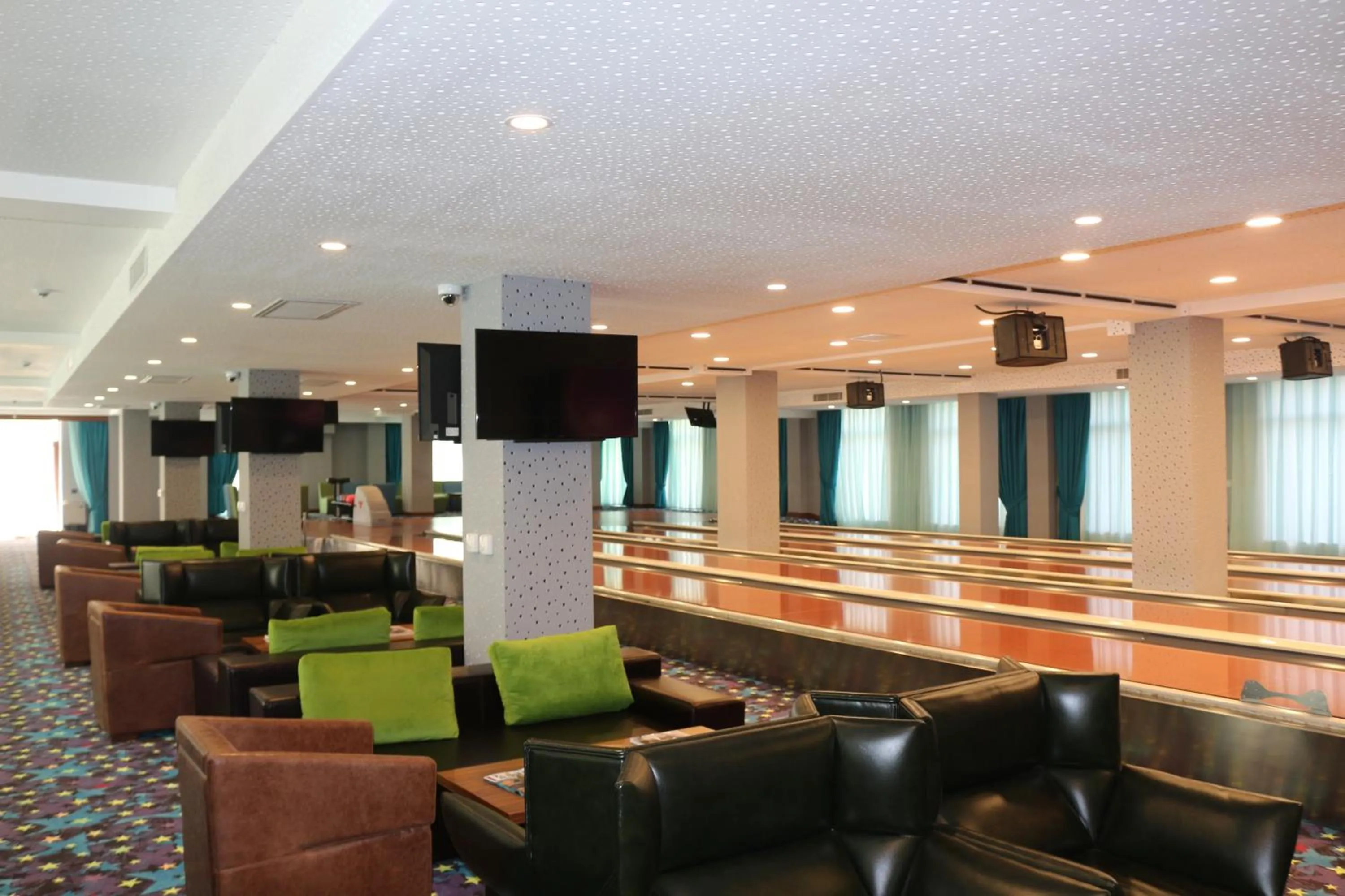 Bowling in El Resort Hotel