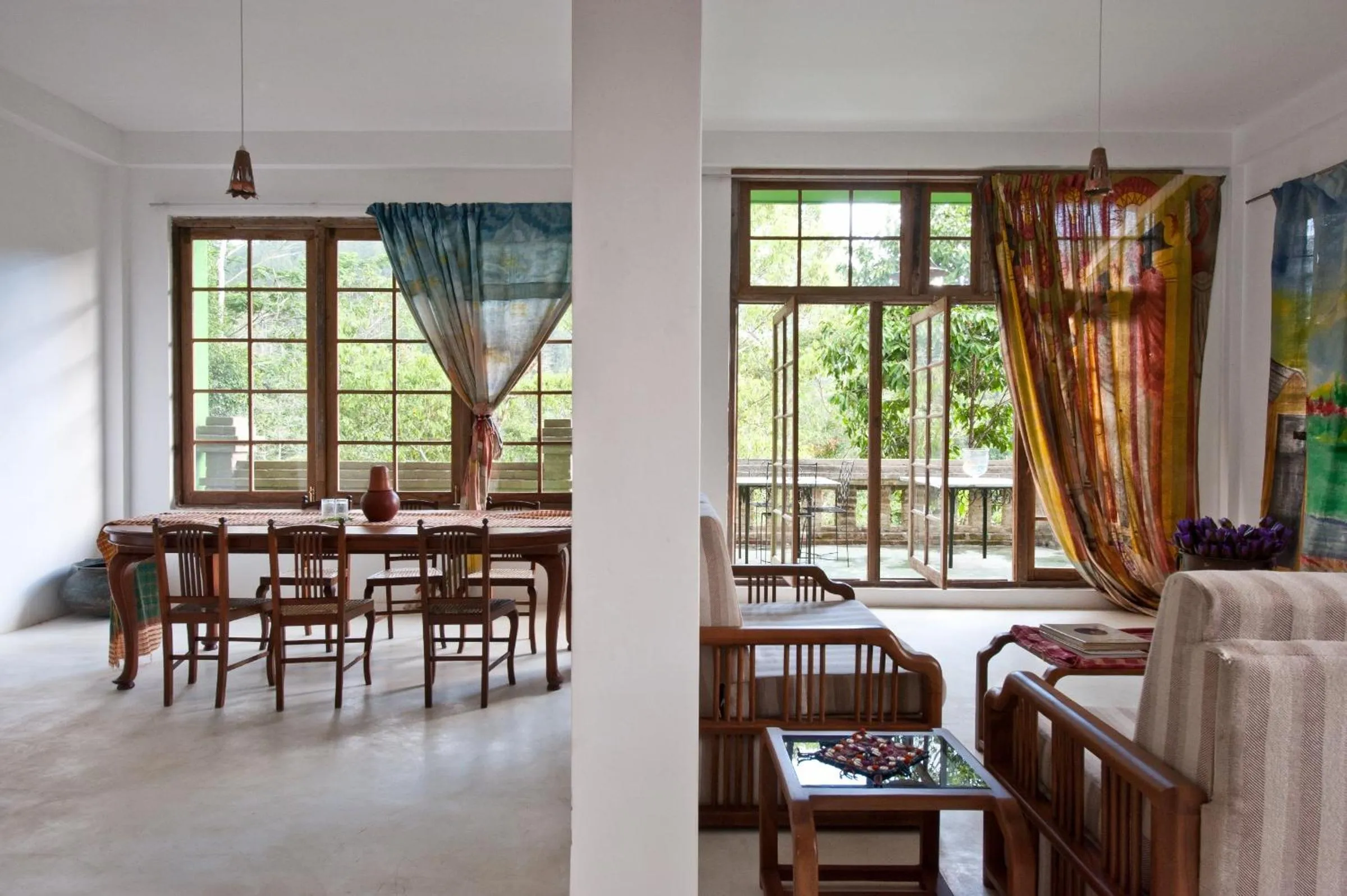 Seating area, Bed in The Kandy Samadhicentre