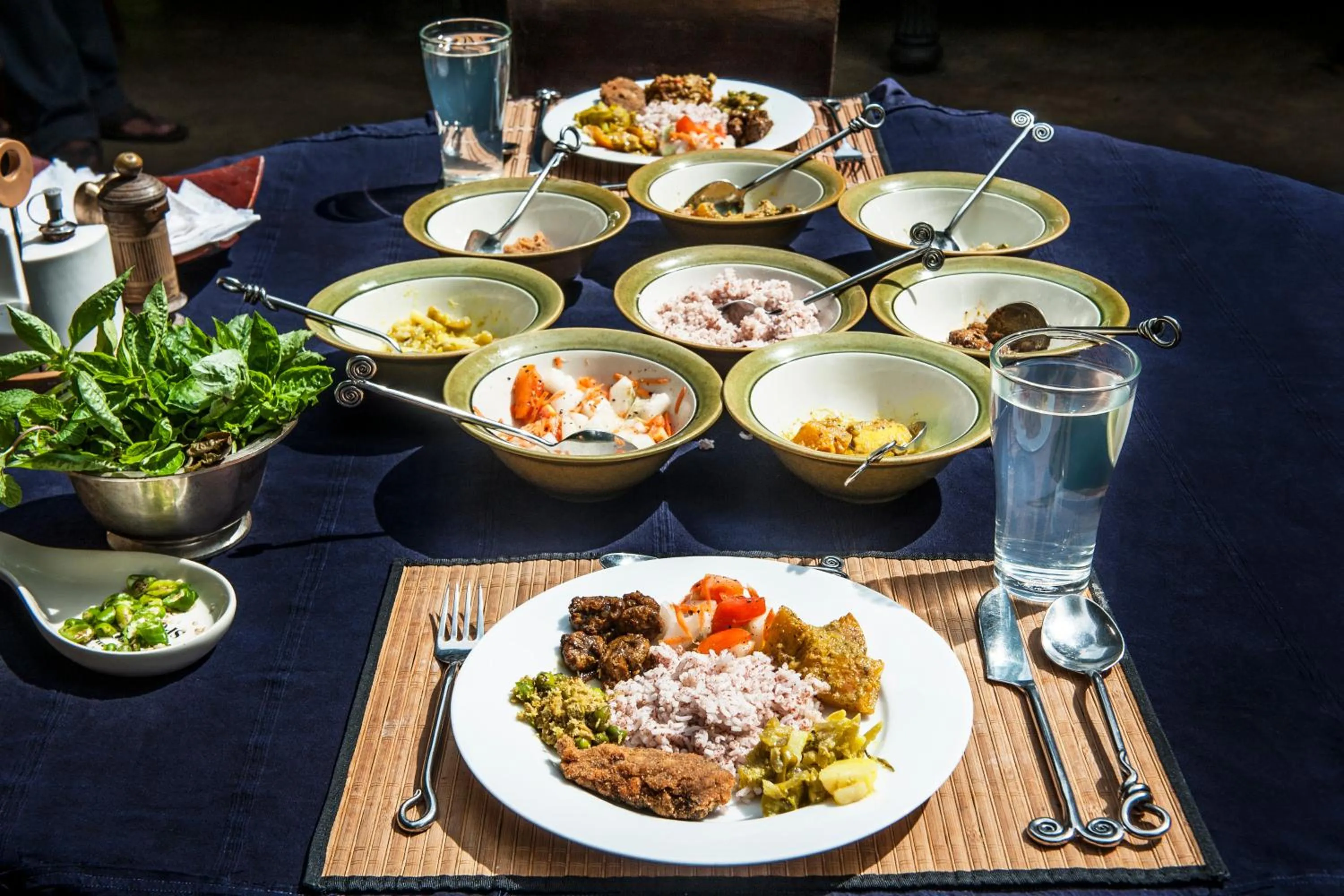 Food and drinks in The Kandy Samadhicentre