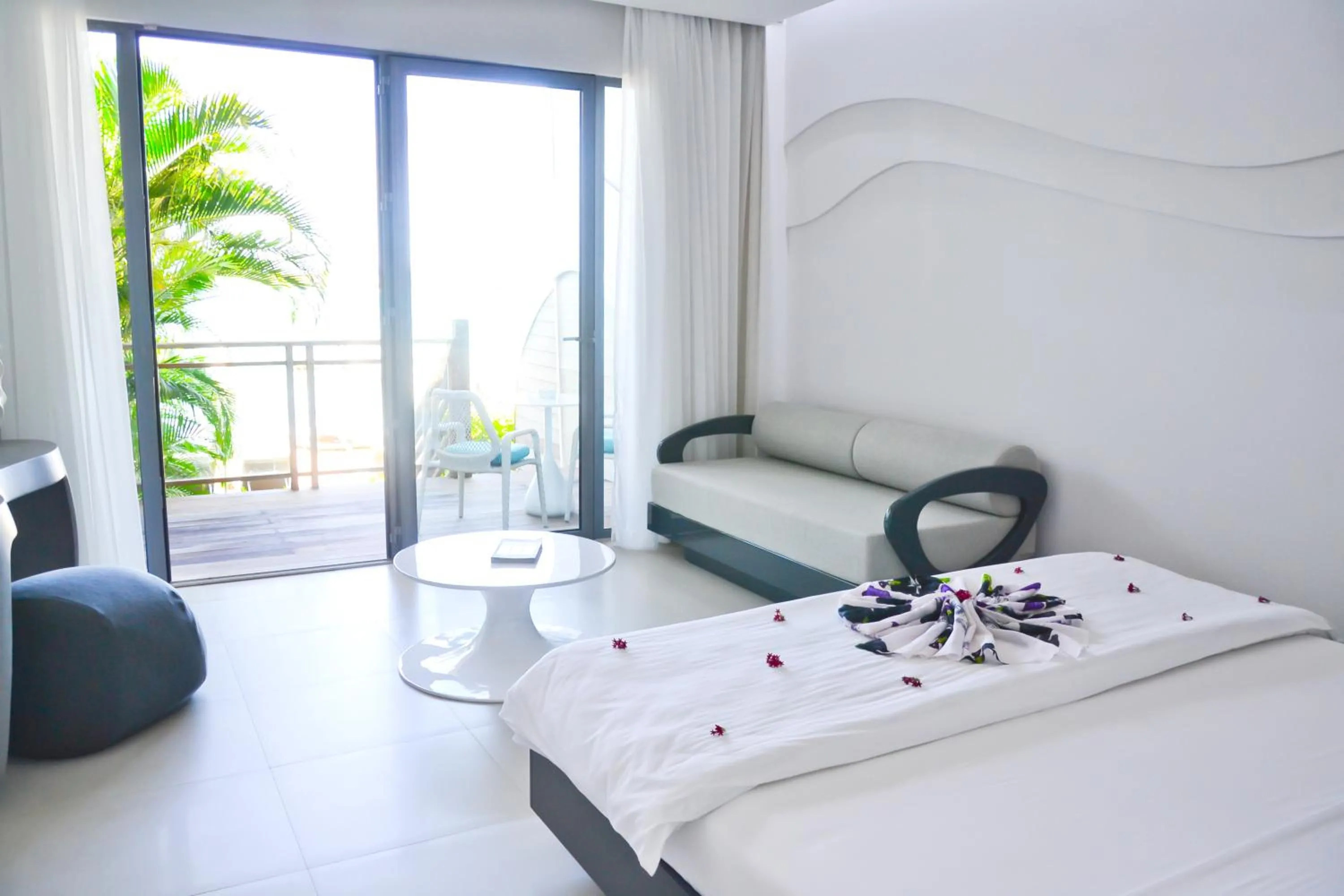 Shower, Bed in Baystone Boutique Hotel & Spa