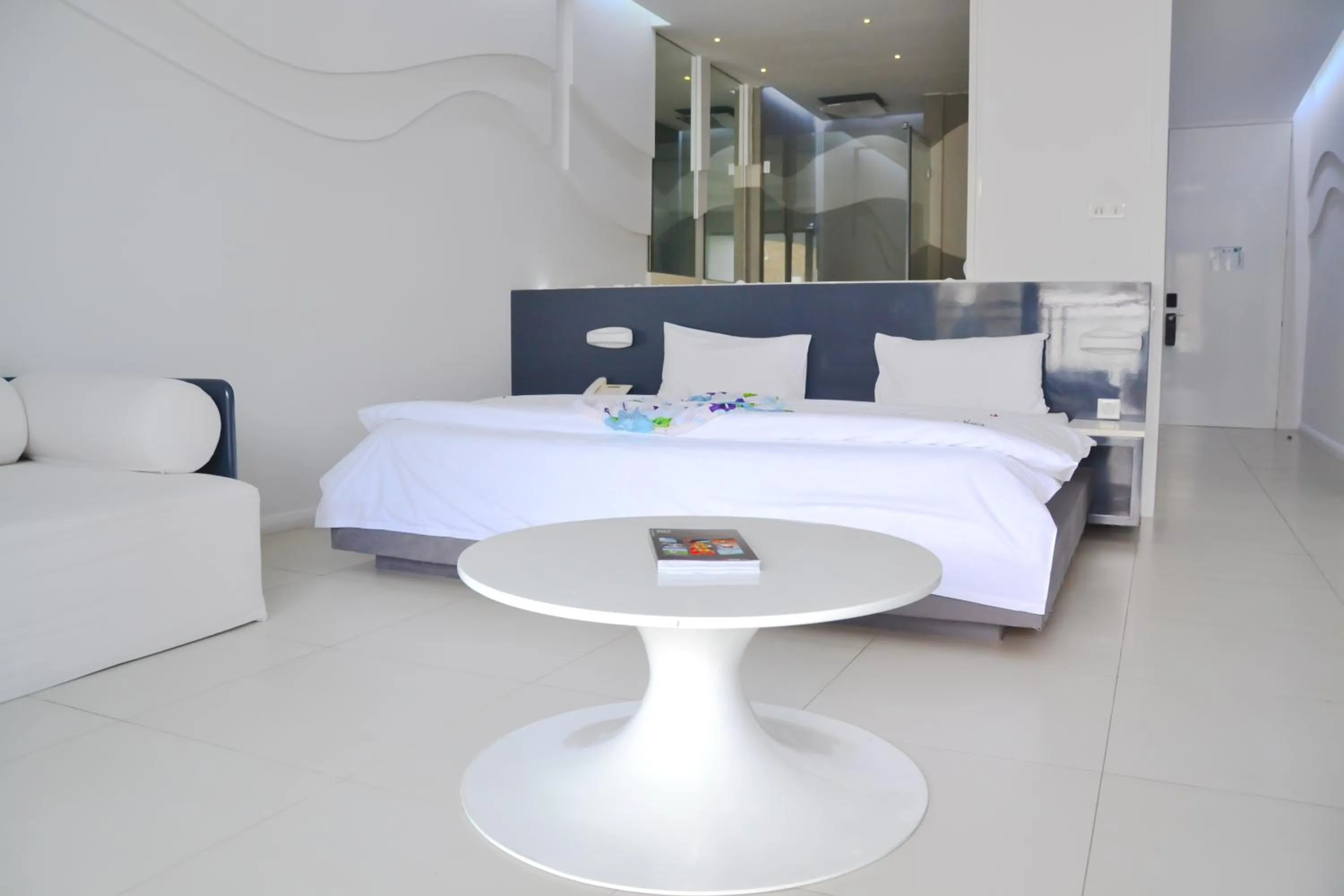 Shower, Bed in Baystone Boutique Hotel & Spa