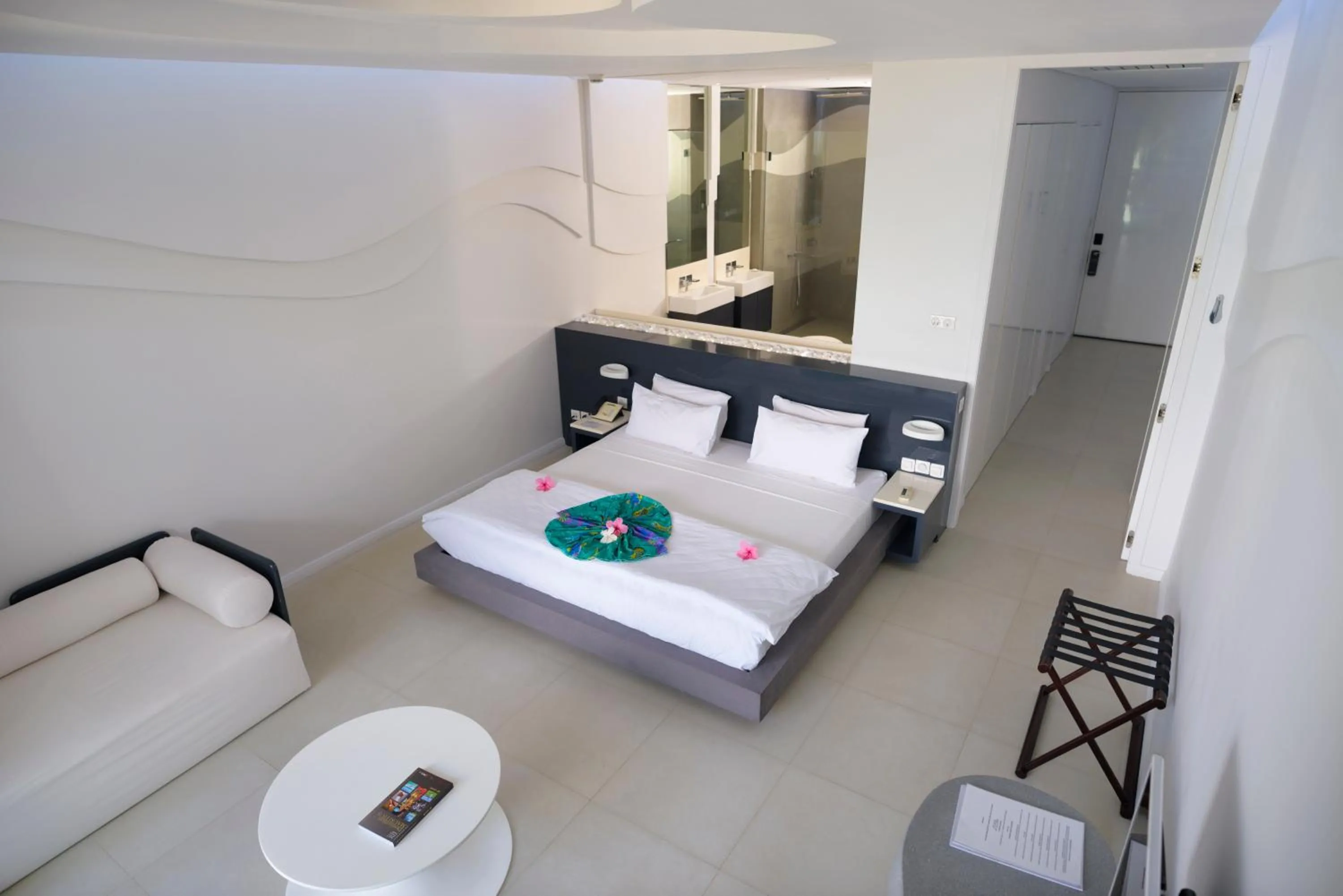 Shower, Bed in Baystone Boutique Hotel & Spa