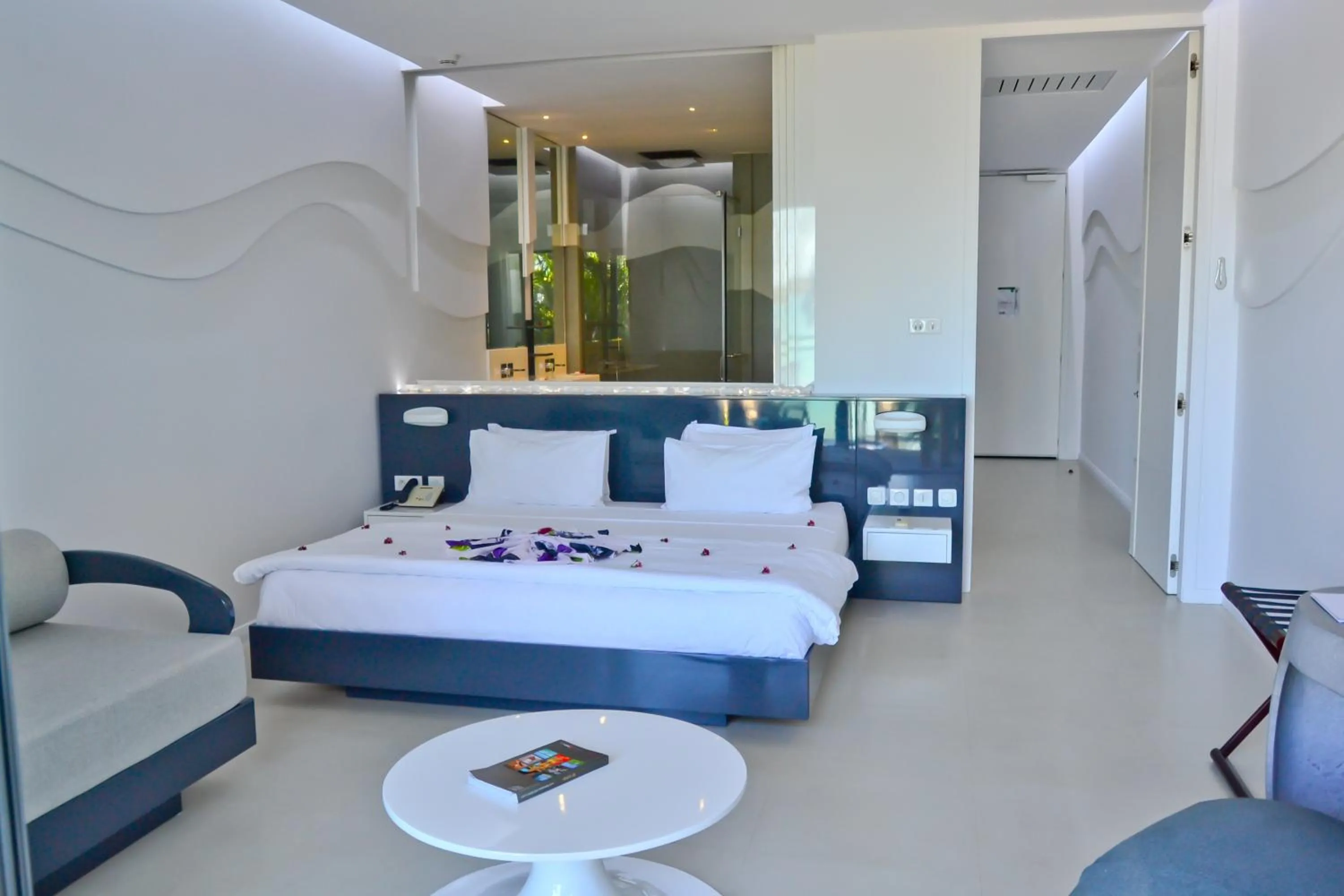 Shower, Bed in Baystone Boutique Hotel & Spa