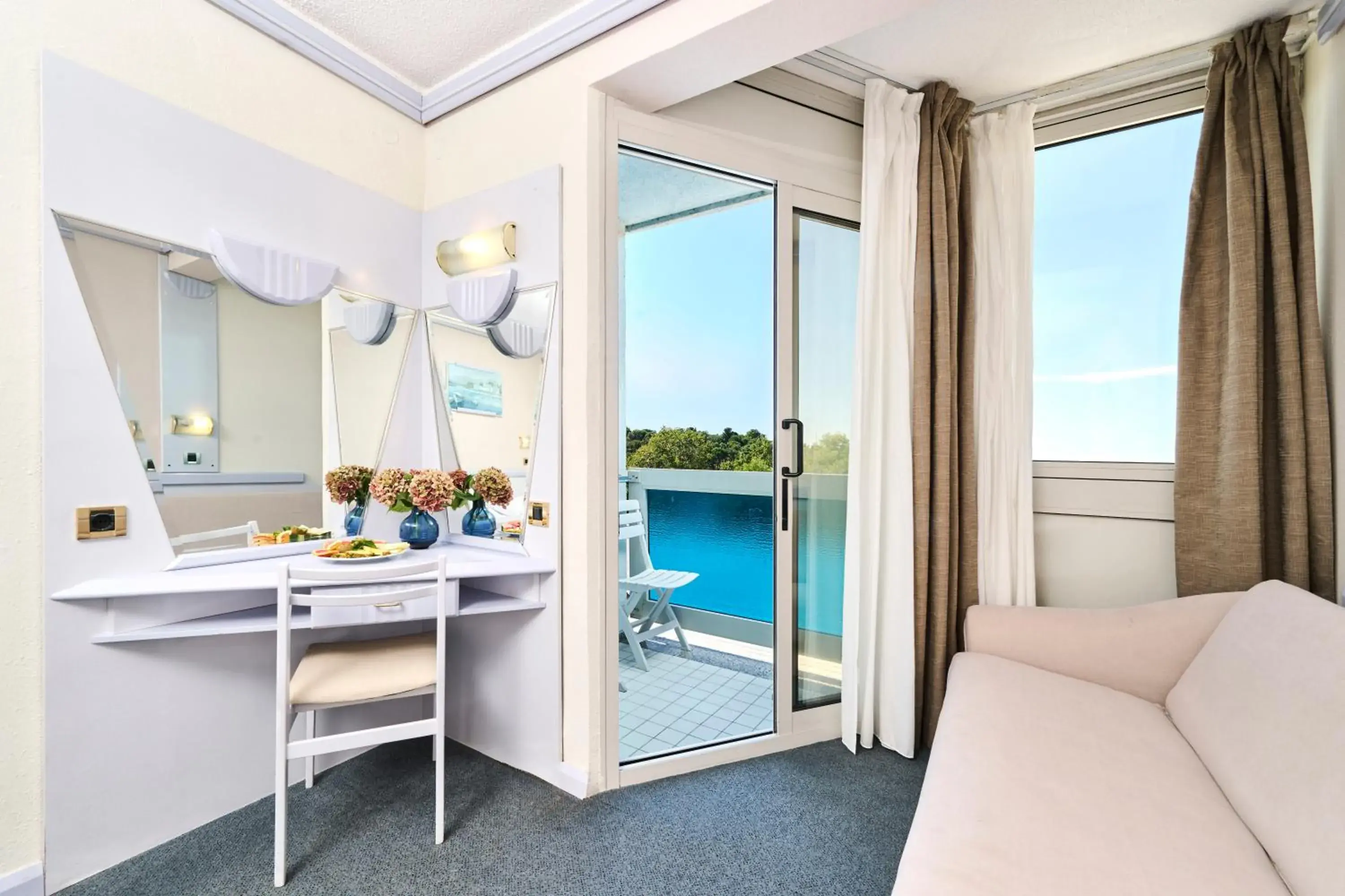 Bedroom, Pool View in Hotel Plavi Plava Laguna