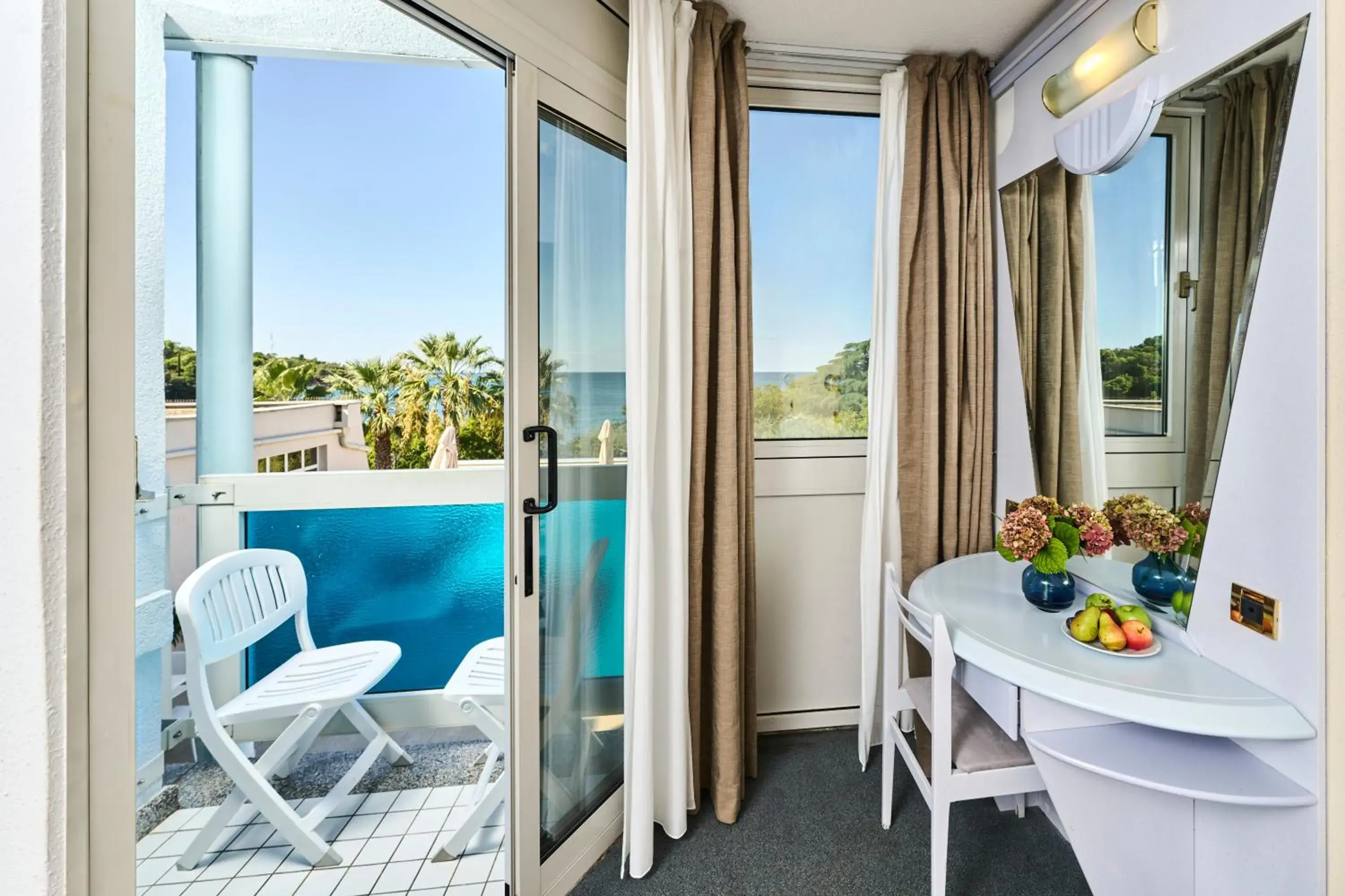 Bedroom, Pool View in Hotel Plavi Plava Laguna