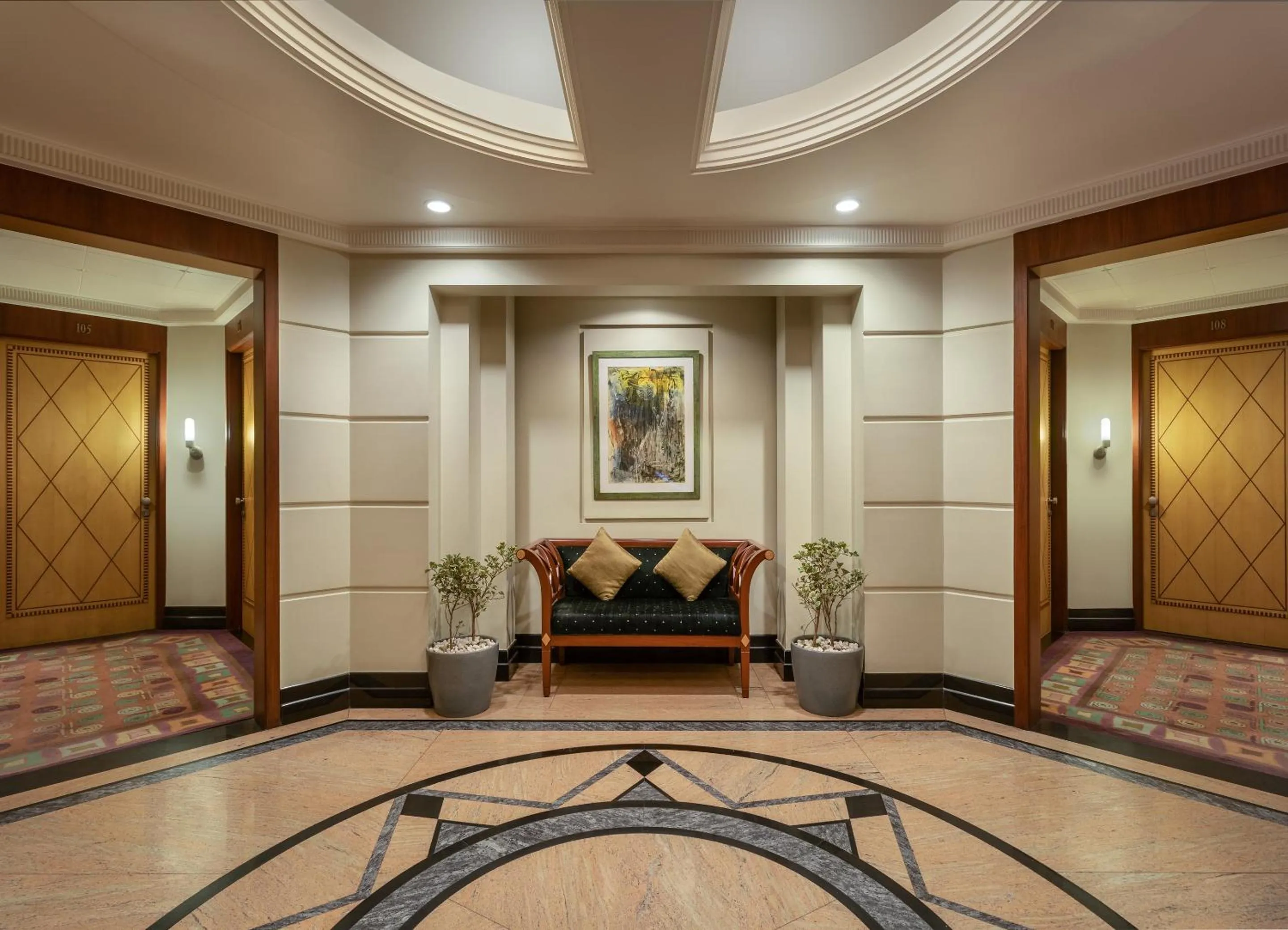 Lobby or reception in Sarovar Portico Kalupur Ahmedabad
