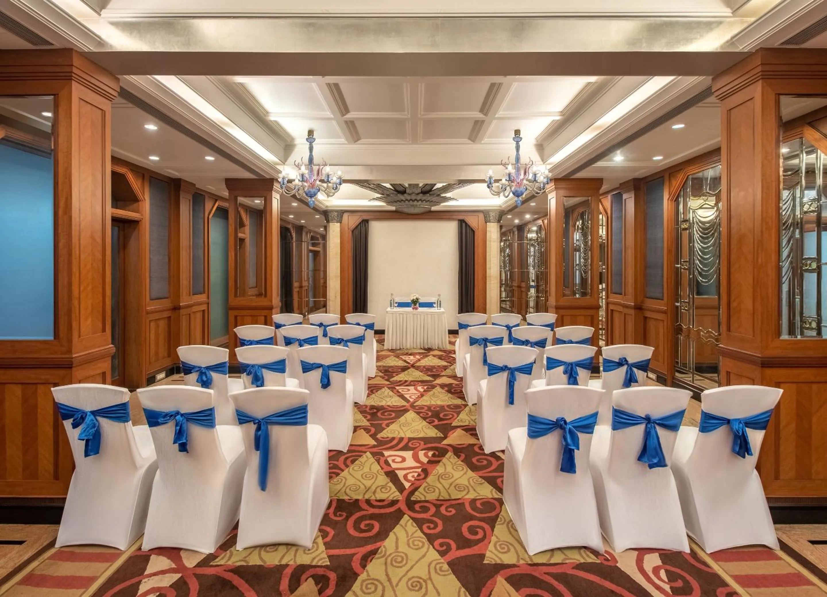 Banquet/Function facilities in Sarovar Portico Kalupur Ahmedabad