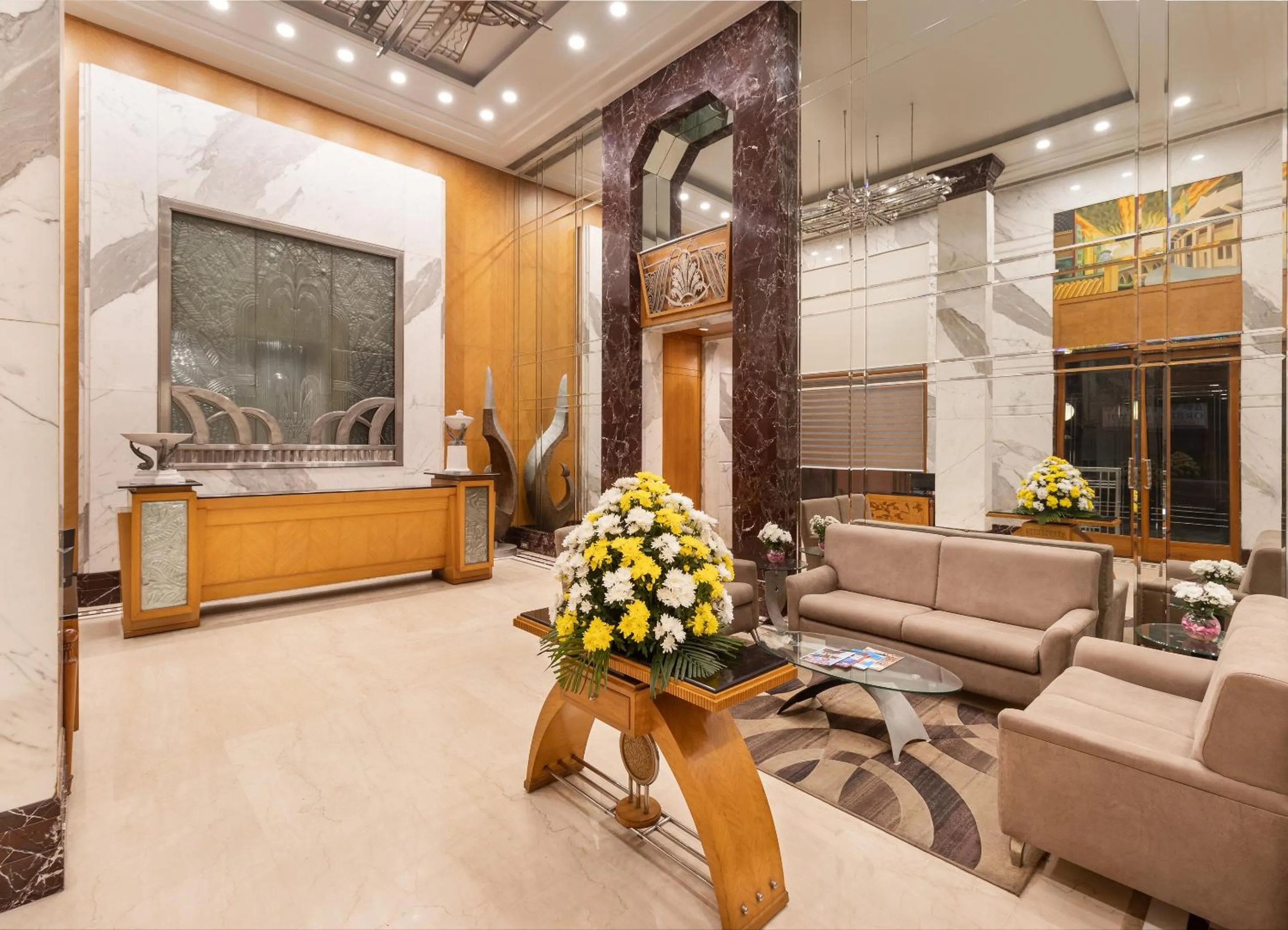 Lobby or reception in Sarovar Portico Kalupur Ahmedabad