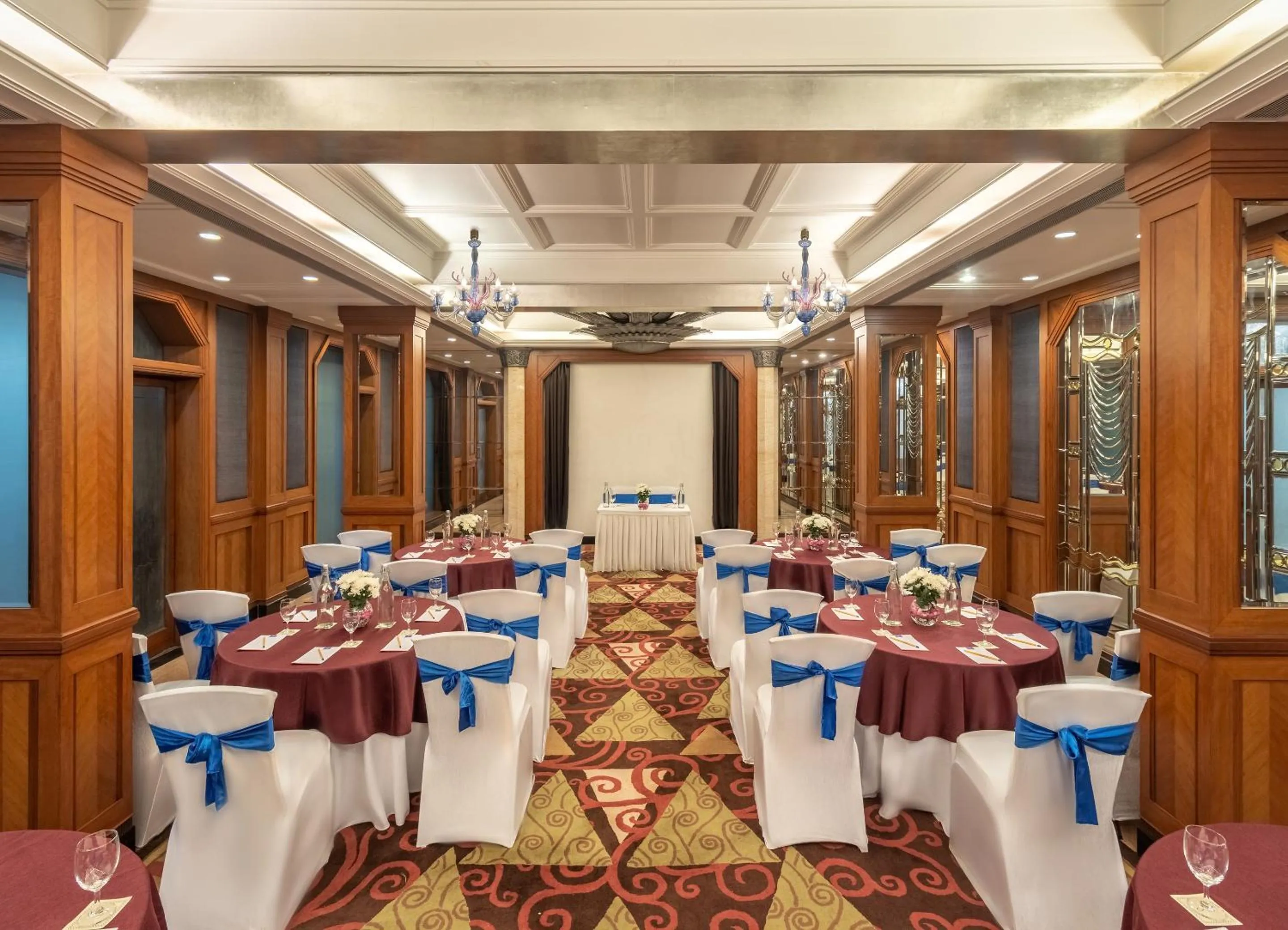 Banquet/Function facilities in Sarovar Portico Kalupur Ahmedabad