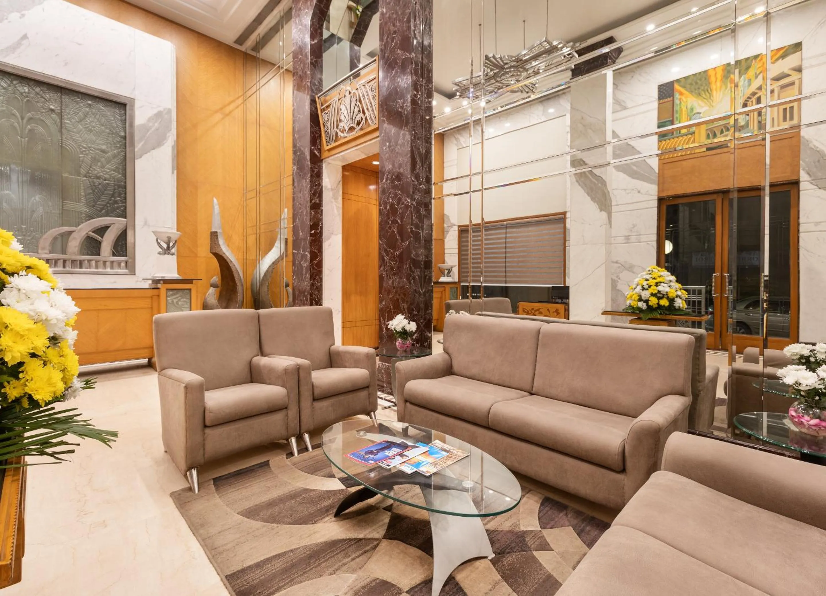 Lobby or reception in Sarovar Portico Kalupur Ahmedabad