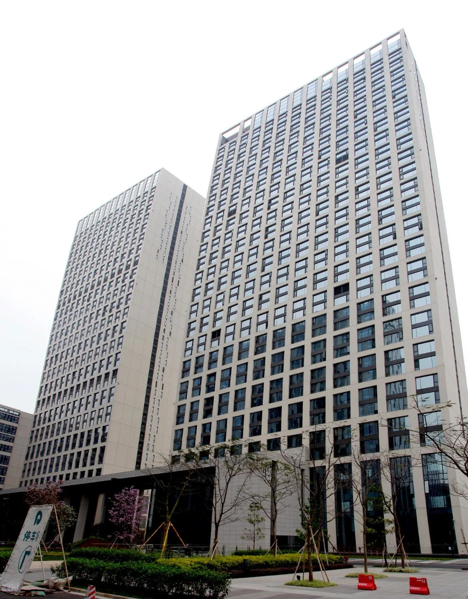 Property building in HeeFun Apartment GZ -Poly World Trading Center