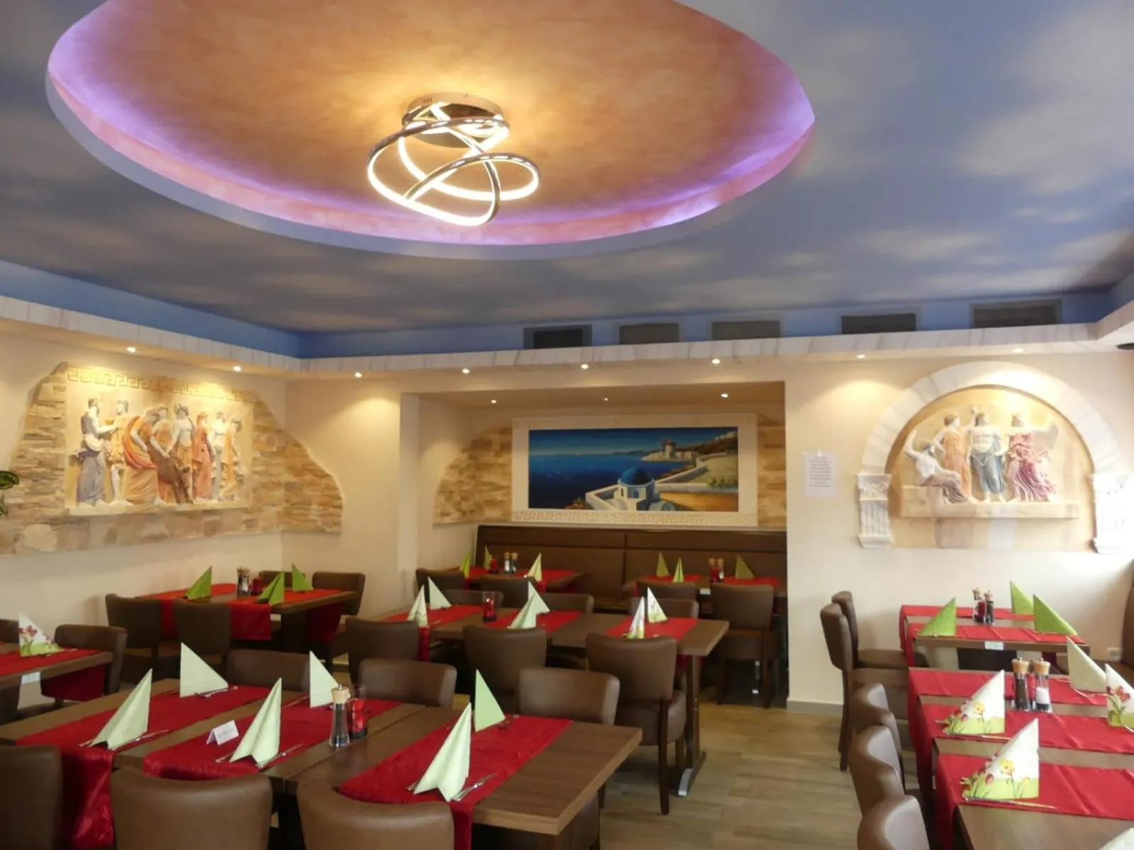 Restaurant/places to eat in Hotel Akropolis
