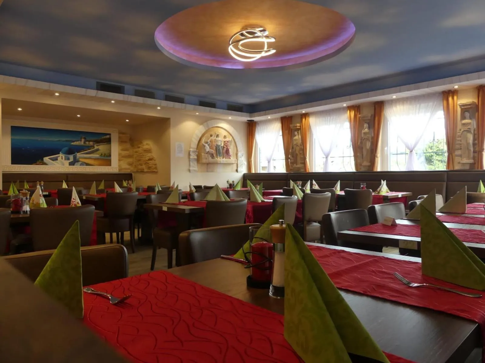 Restaurant/places to eat in Hotel Akropolis