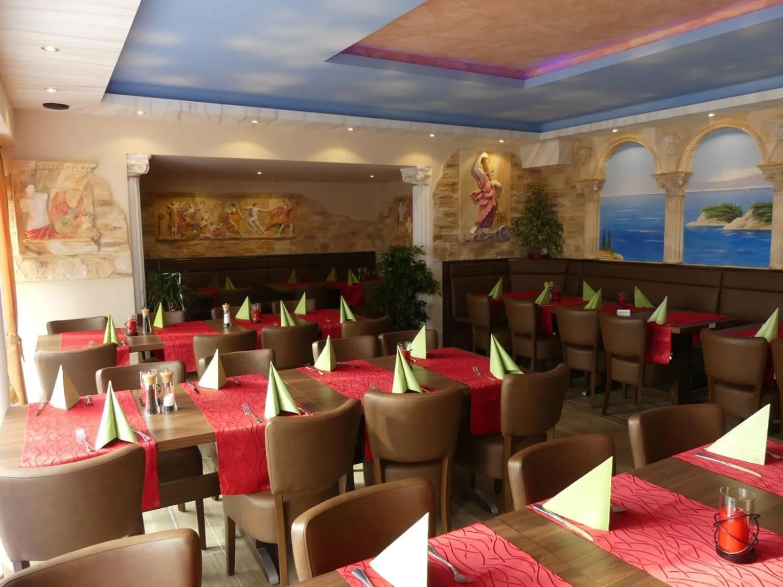 Restaurant/places to eat in Hotel Akropolis