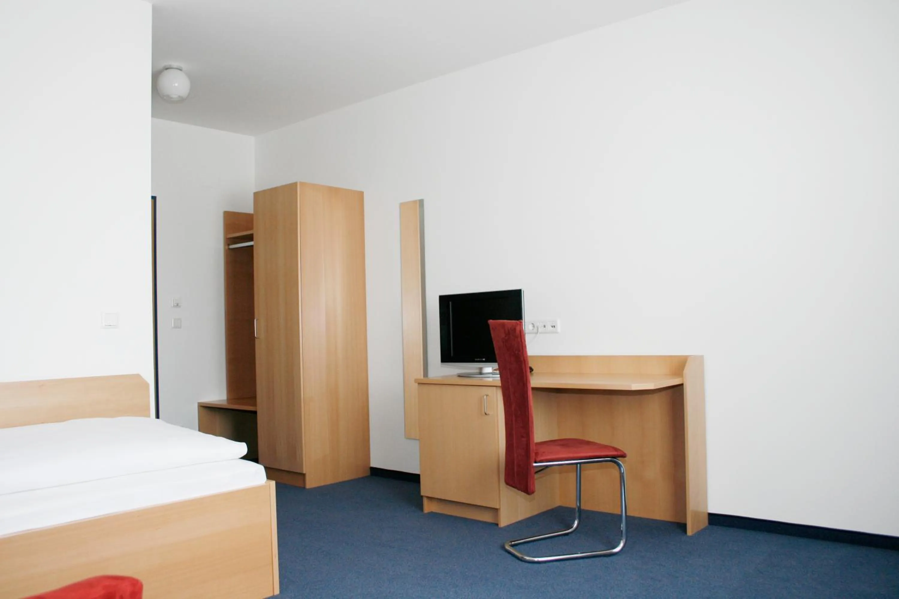 Photo of the whole room, Bed in G&K Hotel