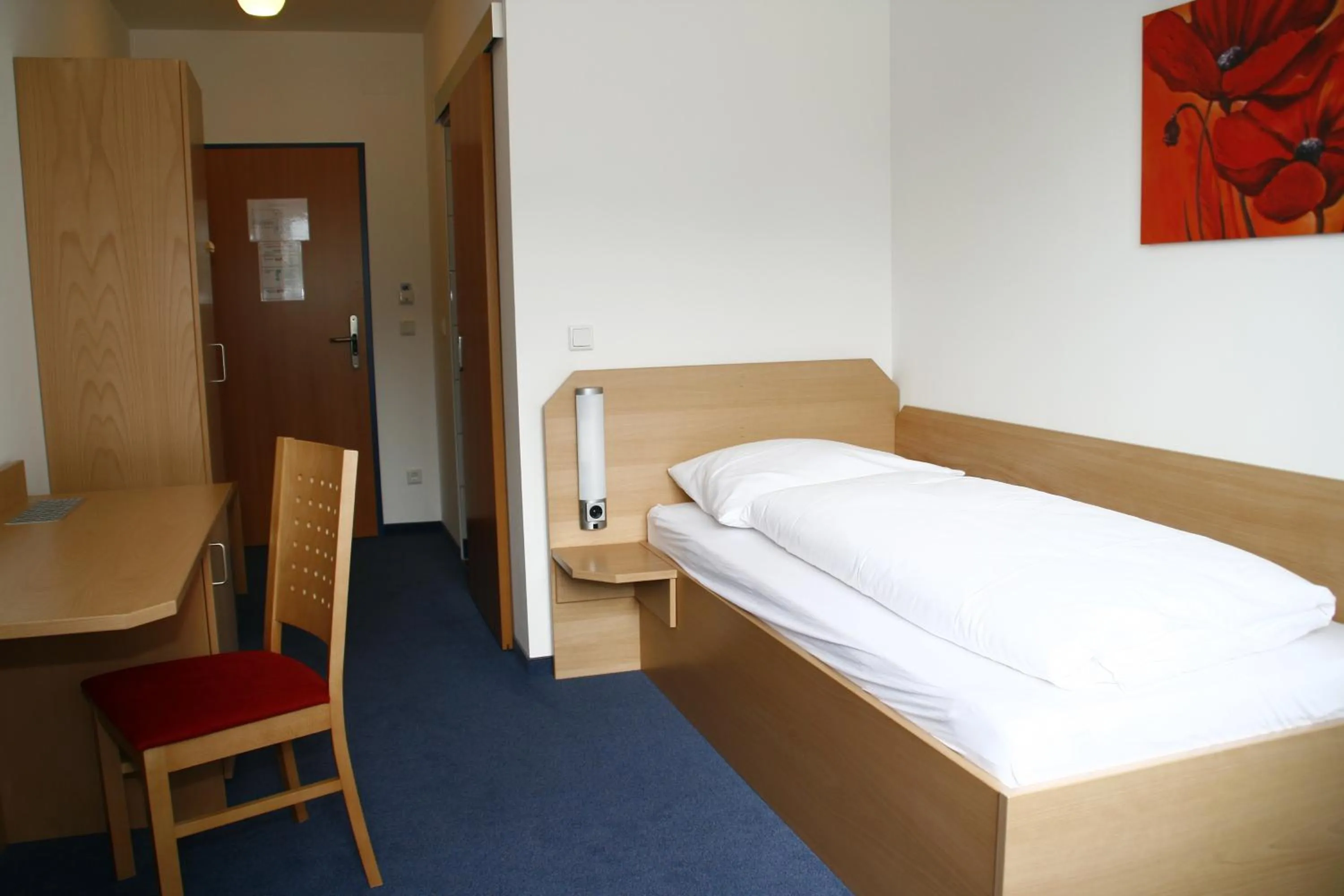 Photo of the whole room, Bed in G&K Hotel