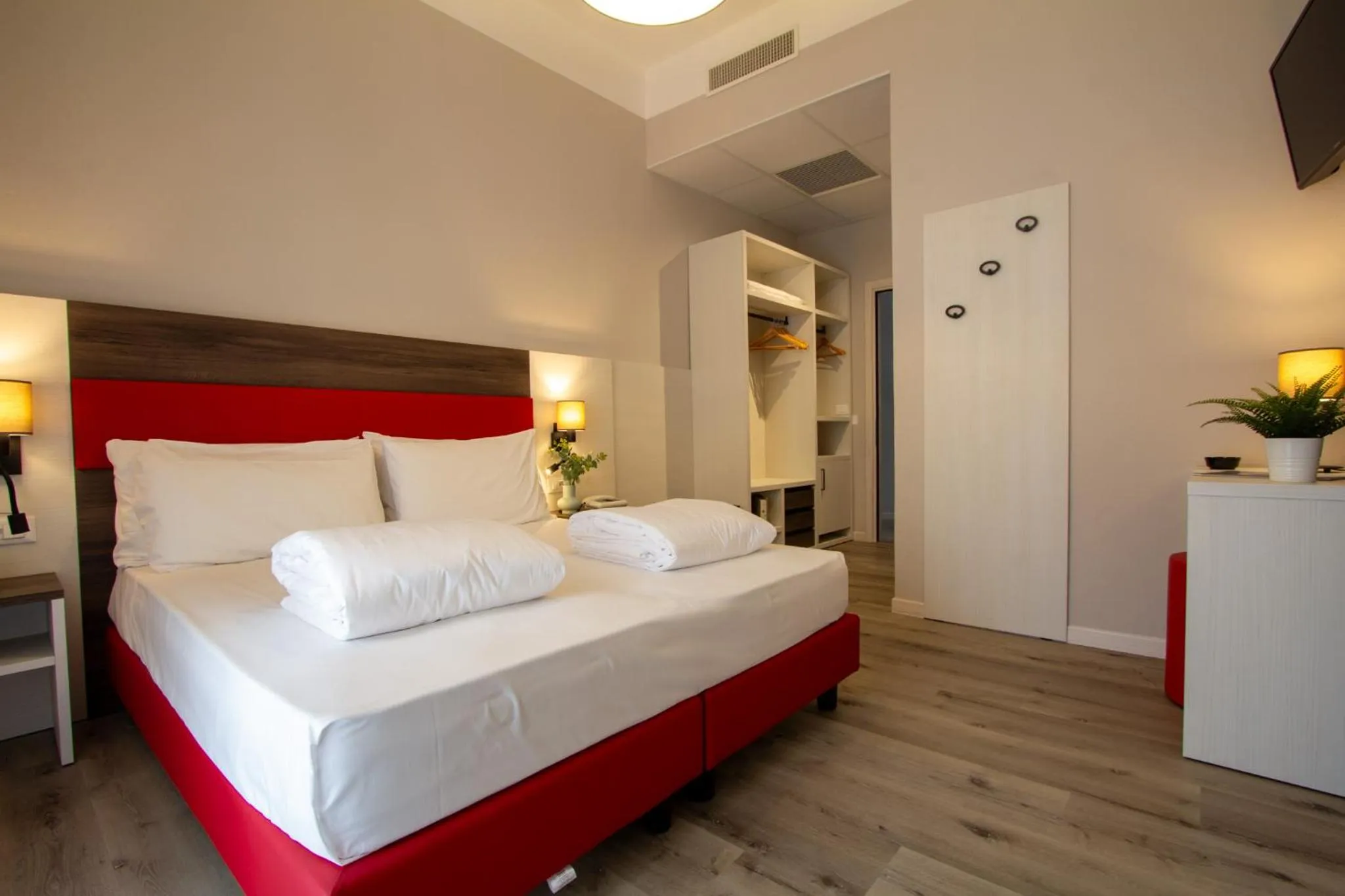 Bedroom, Bed in Hotel Benacus Torri del Benaco