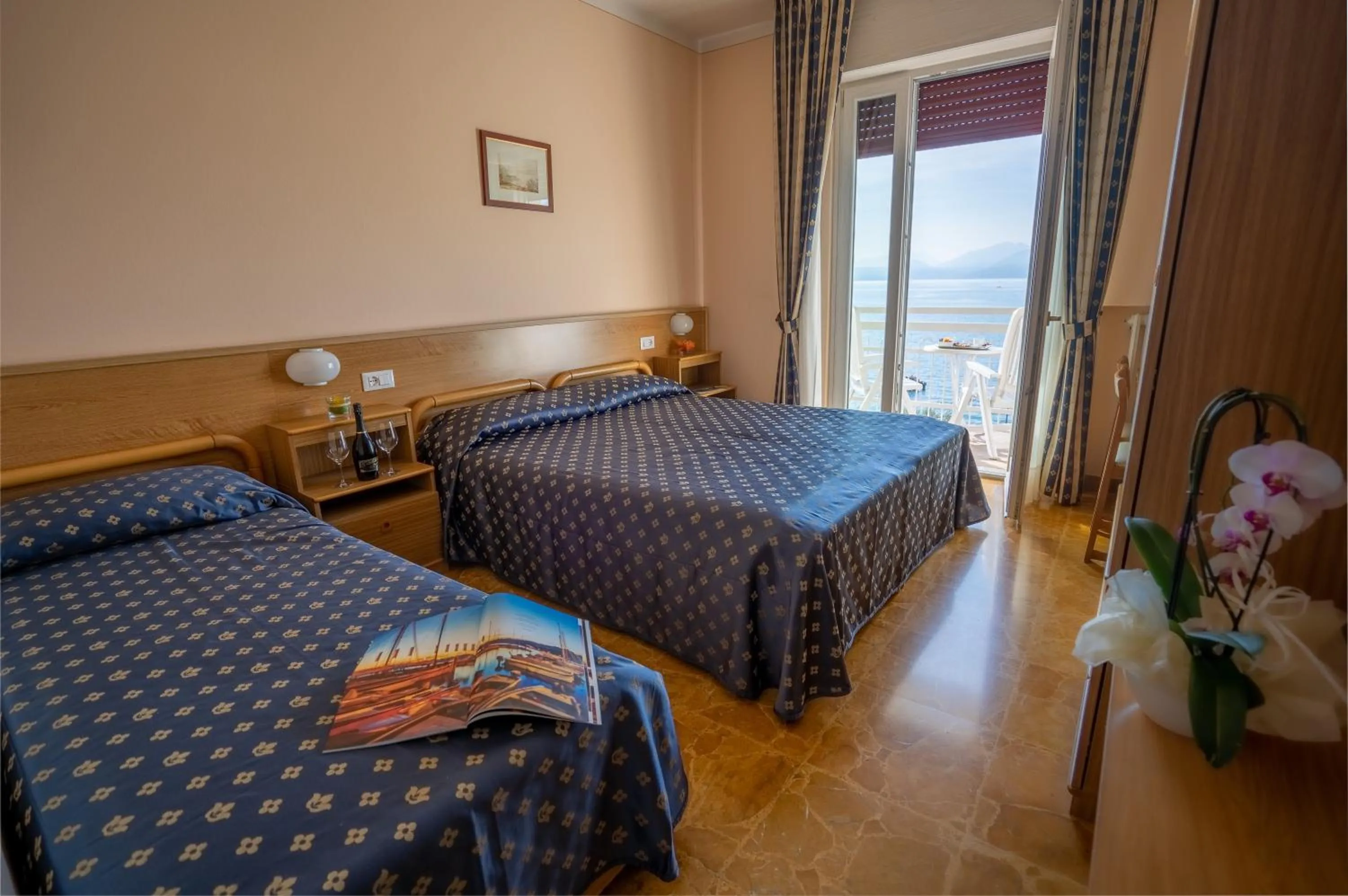 Photo of the whole room, Bed in Hotel Benacus Torri del Benaco