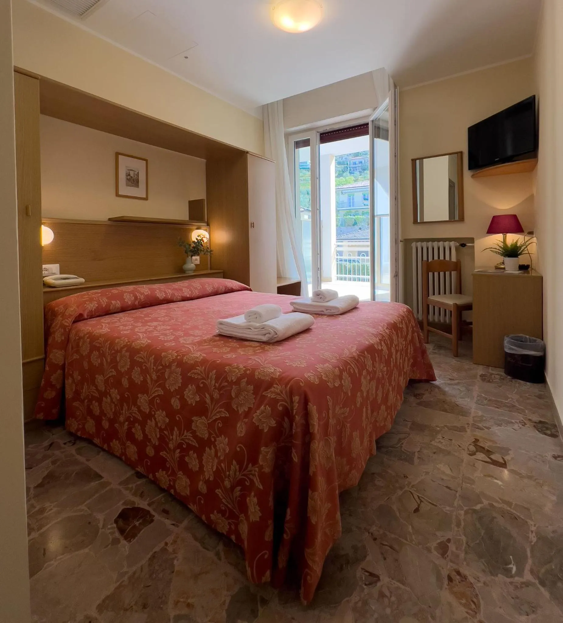 Bed in Hotel Benacus Torri del Benaco