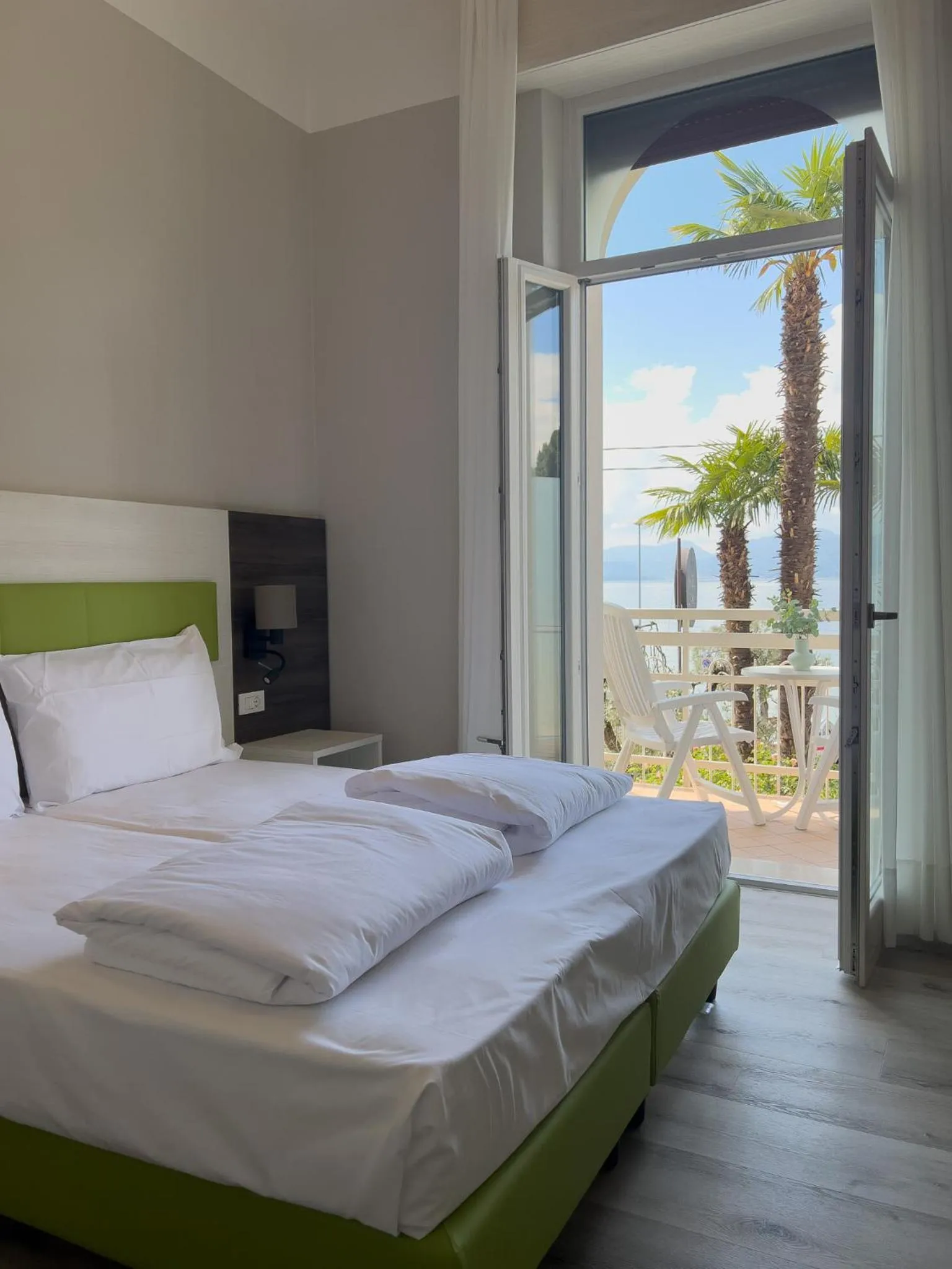 View (from property/room), Bed in Hotel Benacus Torri del Benaco