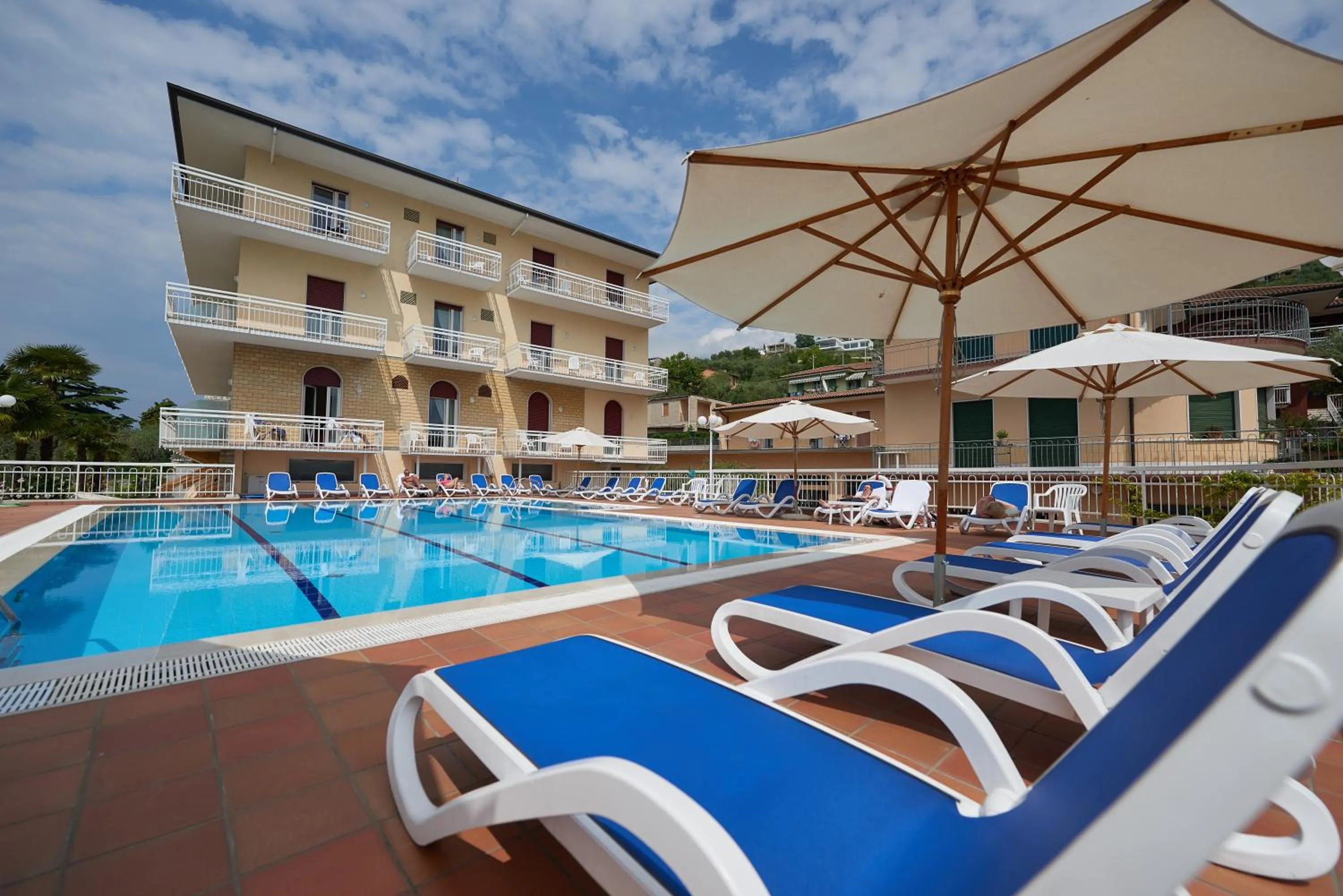 Swimming pool in Hotel Benacus Torri del Benaco