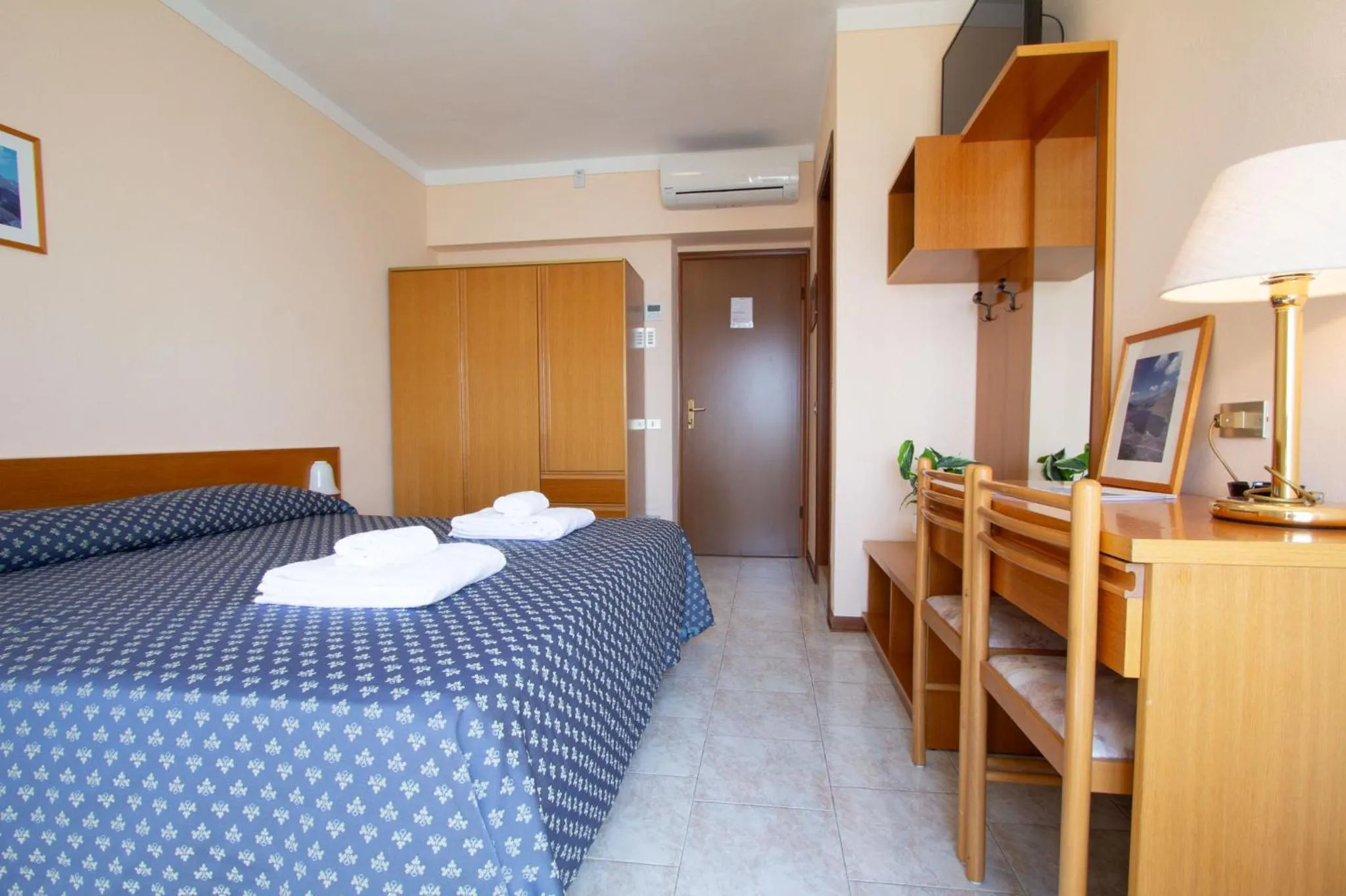 Bed in Hotel Benacus Torri del Benaco