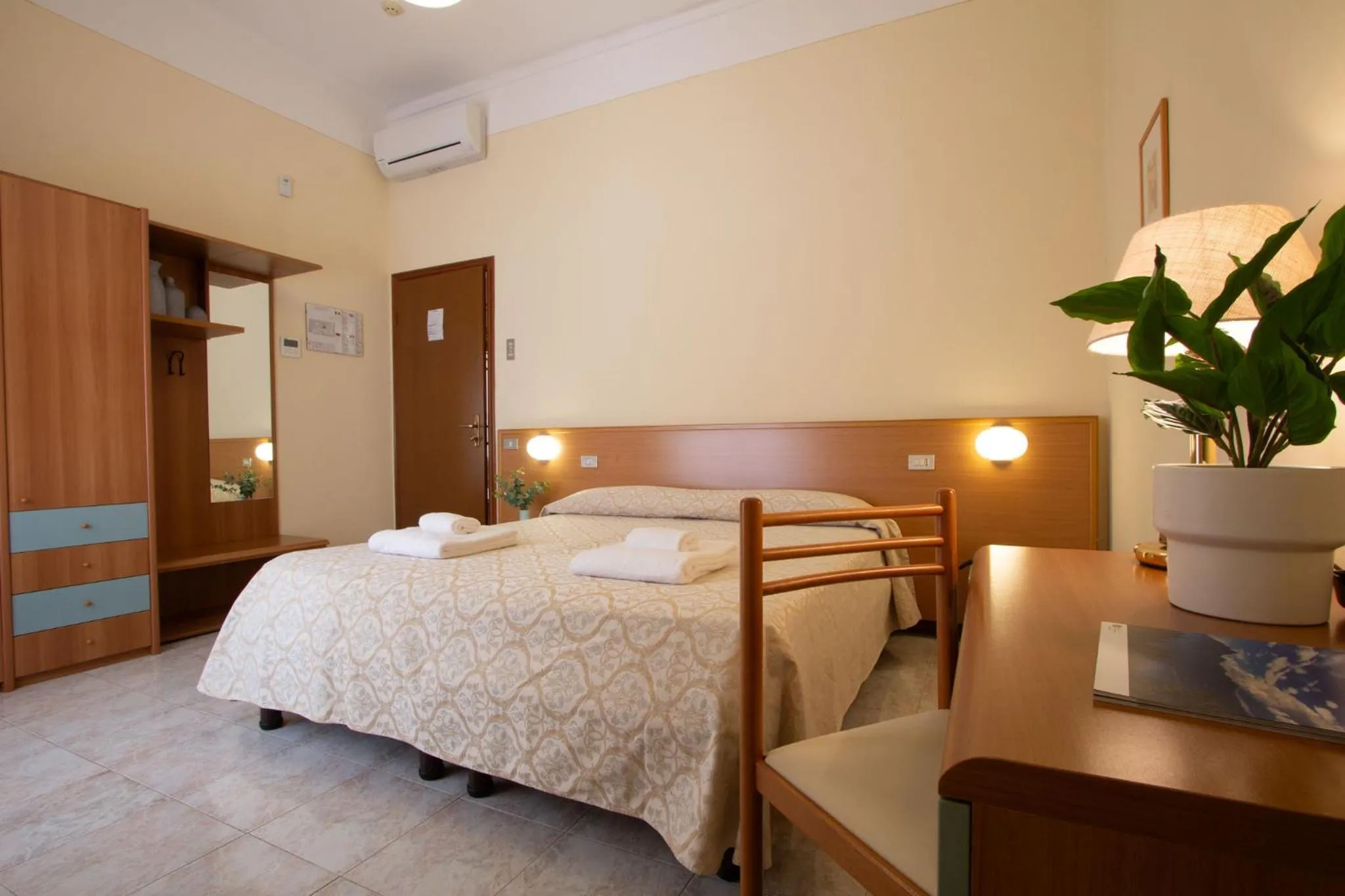 Bed in Hotel Benacus Torri del Benaco